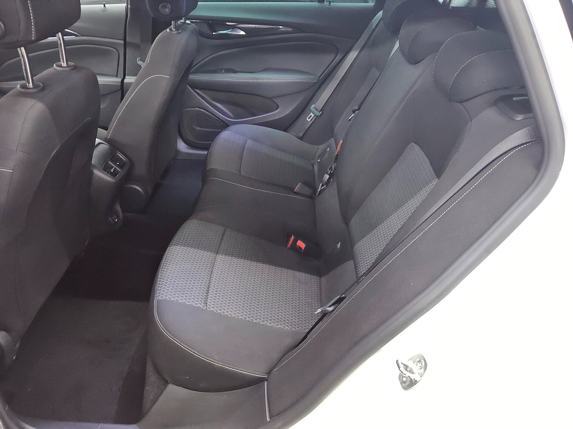 Opel Insignia ST 1.5 D Business Elegance Navi LED RFK 13