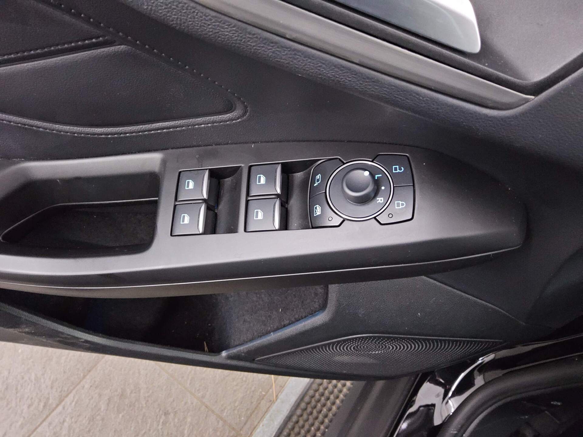 Ford Focus Turnier 1.5 EB Titanium X Navi DC LED RFK 10