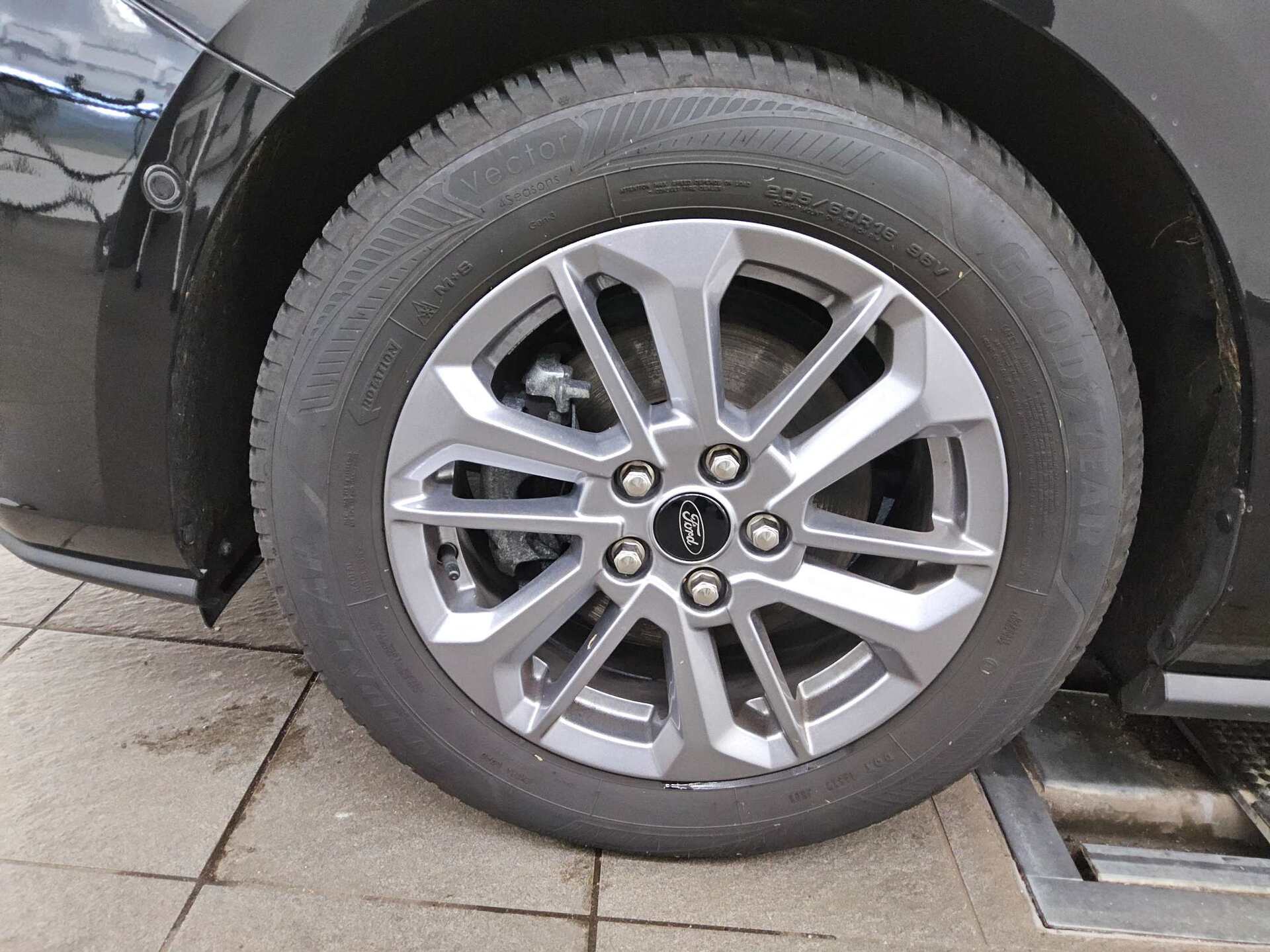 Ford Focus Turnier 1.5 EB Titanium X Navi DC LED RFK 11