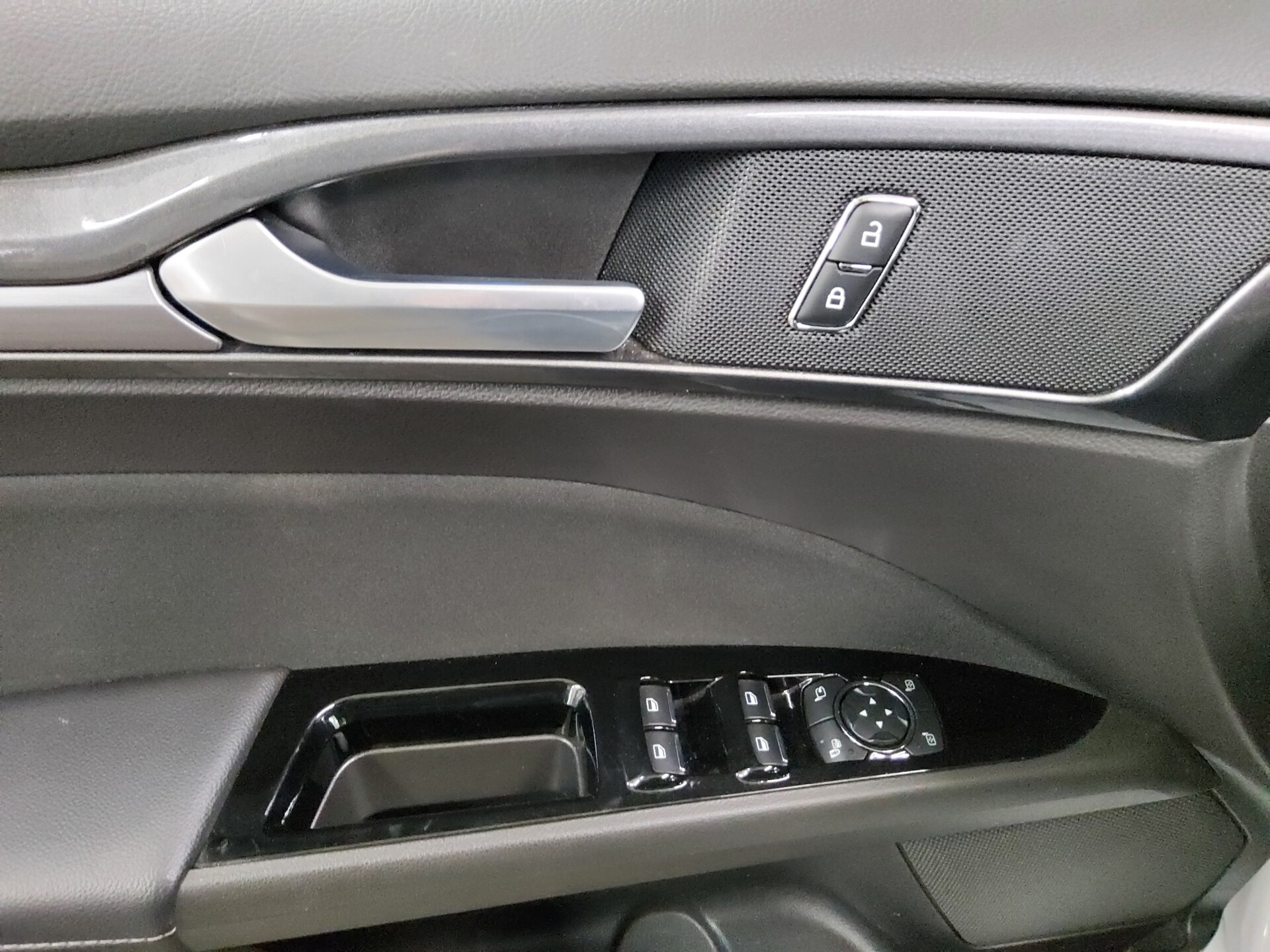 Ford Mondeo Turnier 2.0 EB Titanium Navi LED AHK 9