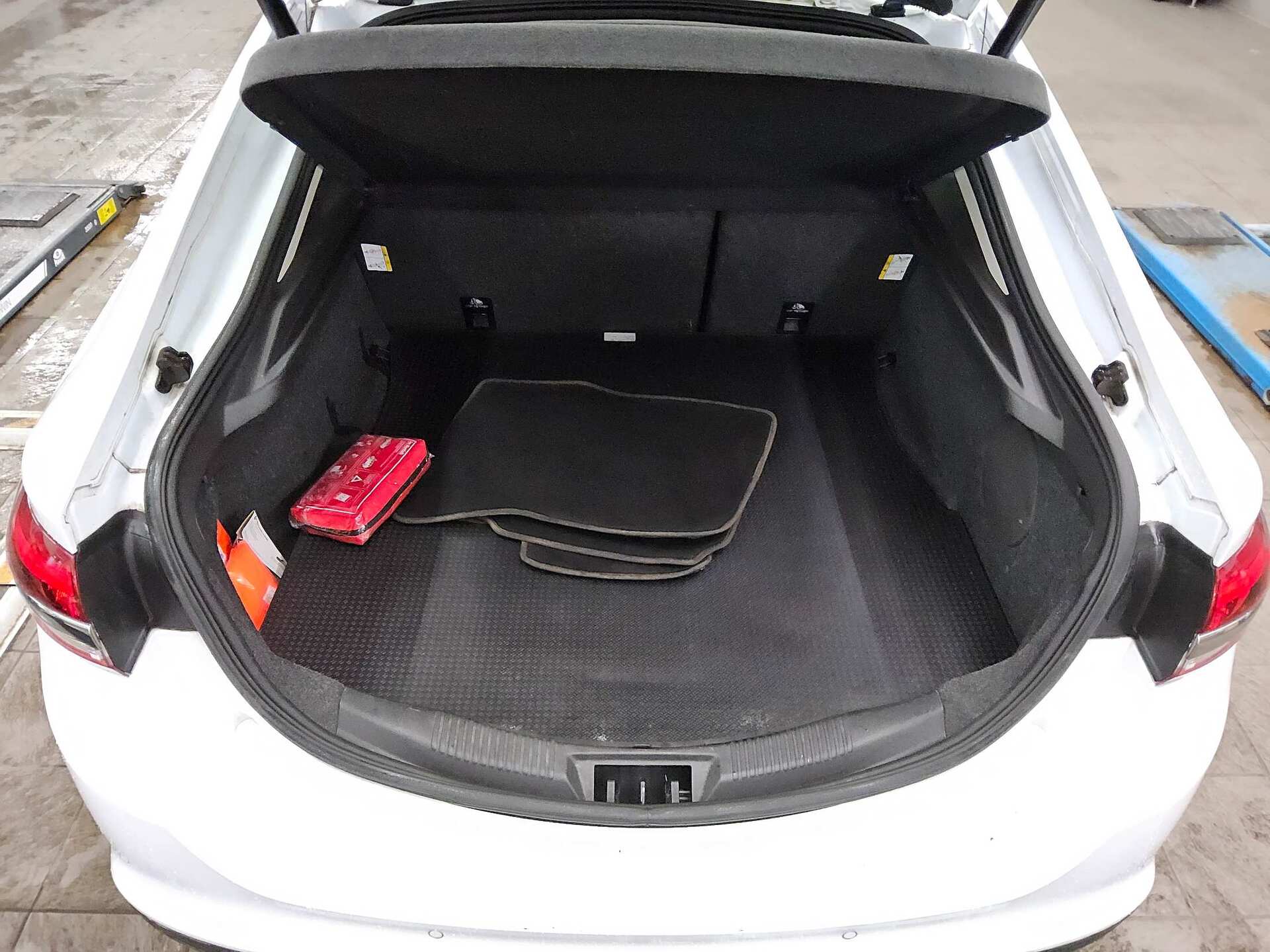 Ford Mondeo 2.0 EB Titanium Navi LED 4xShz ACC PDC 11