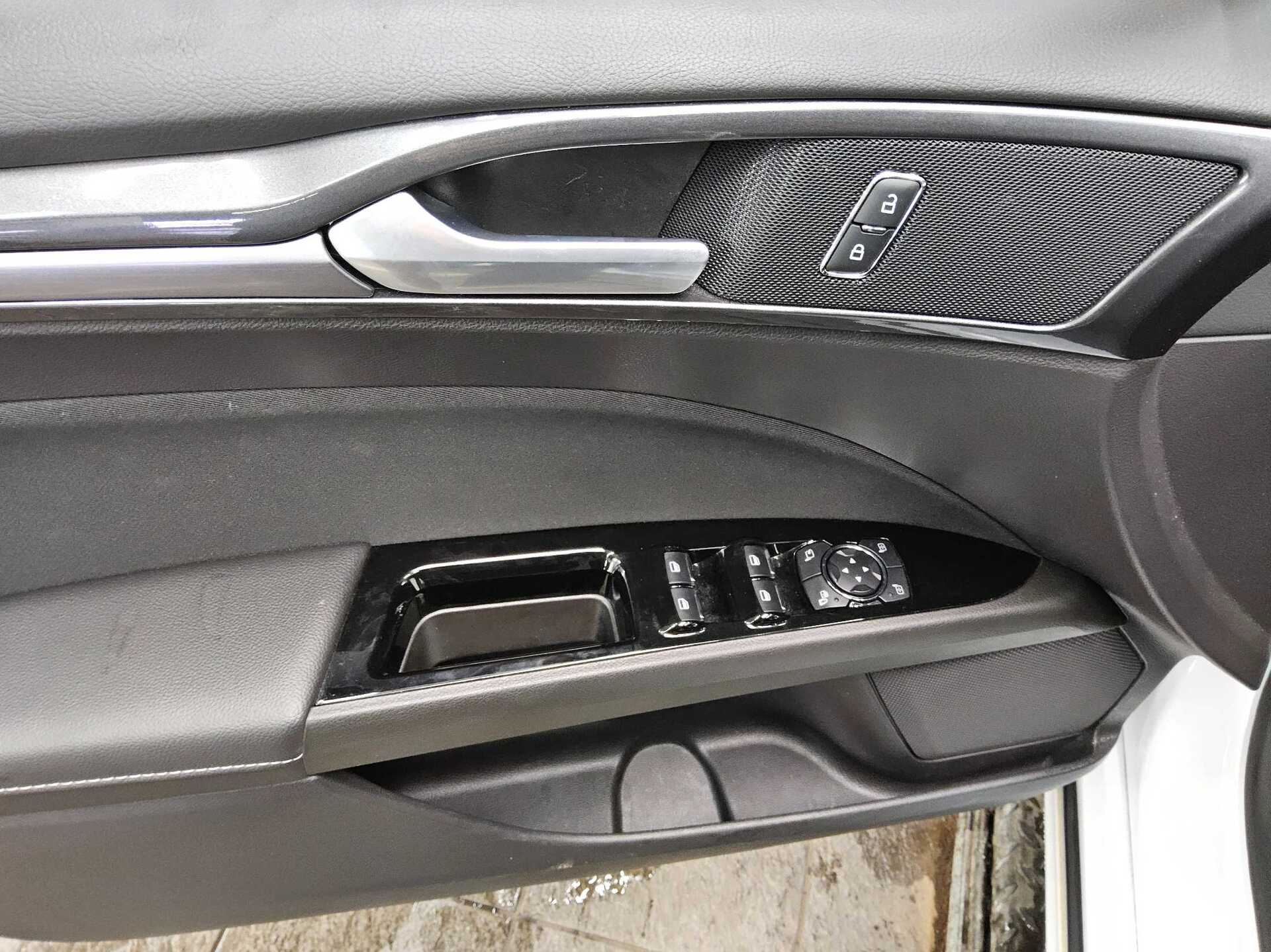 Ford Mondeo 2.0 EB Titanium Navi LED 4xShz ACC PDC 9