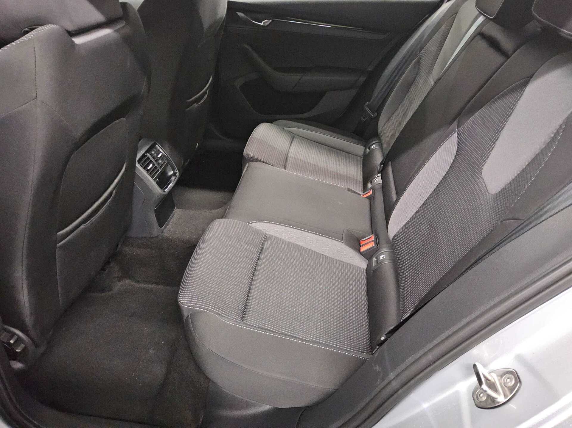 Skoda Octavia Kombi 2.0 TDI Ambition Navi LED vc ACC 13