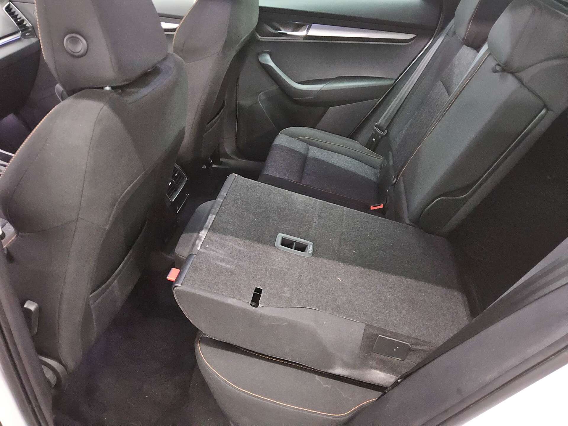 Skoda Karoq 2.0 TDI Clever Navi LED 4xShz RfK ACC PDC 12