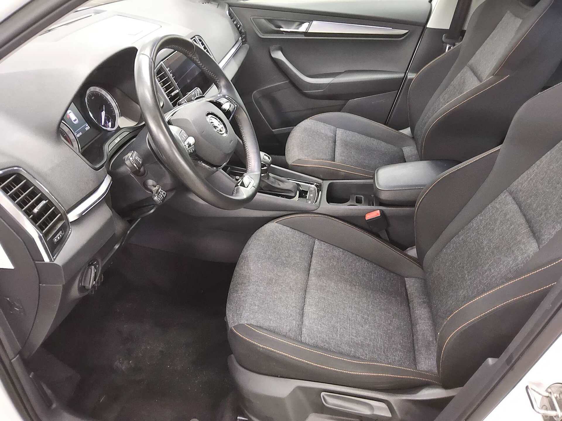 Skoda Karoq 2.0 TDI Clever Navi LED 4xShz RfK ACC PDC 8