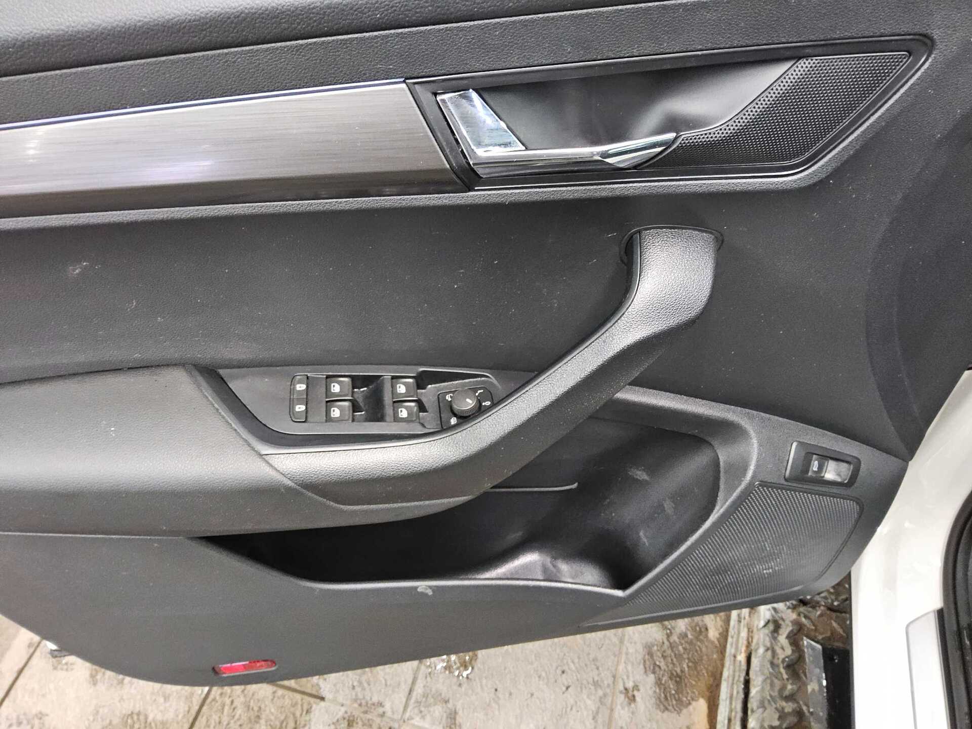 Skoda Karoq 2.0 TDI Clever Navi LED 4xShz RfK ACC PDC 9