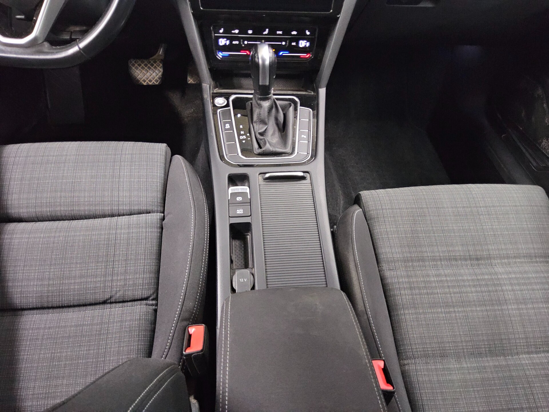 Volkswagen Passat Var. 2.0 TDI Business Navi LED AID RfK 6