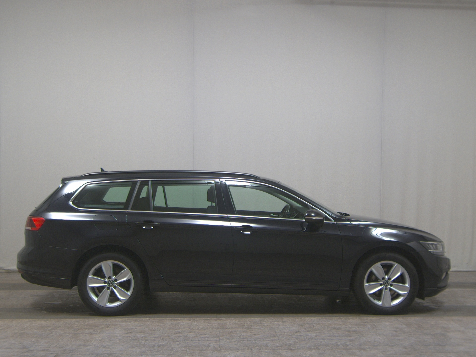 Volkswagen Passat Var. 2.0 TDI Business Navi LED AID RFK