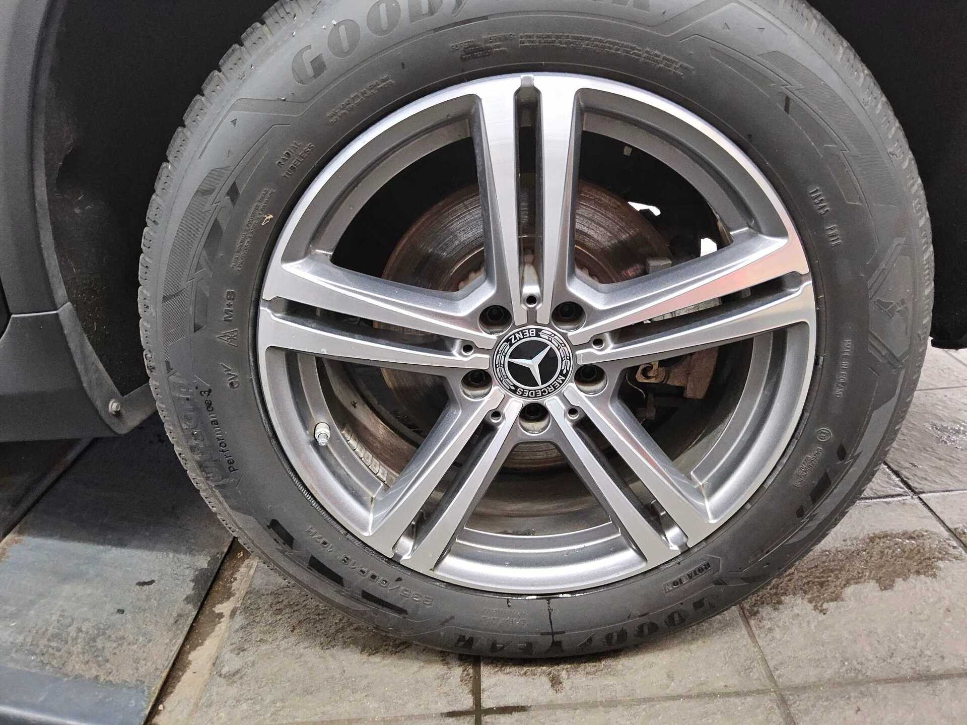 Mercedes-Benz GLC 300 e 4M Navi LED MBUX Kamera Distronic+ 10