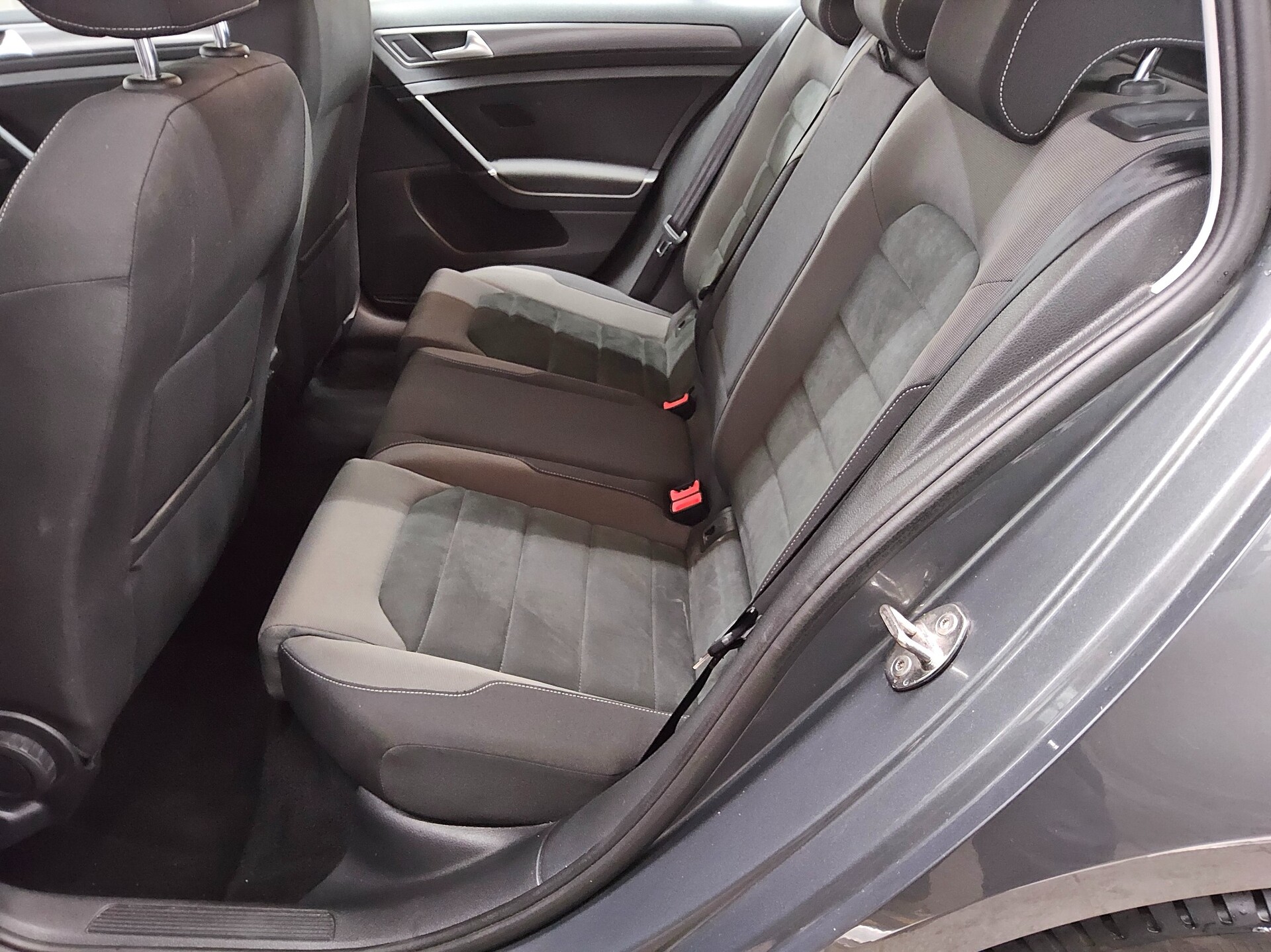 Volkswagen Golf-7 Var. 2.0 TDI Comf. Navi LED ACC PDC 13