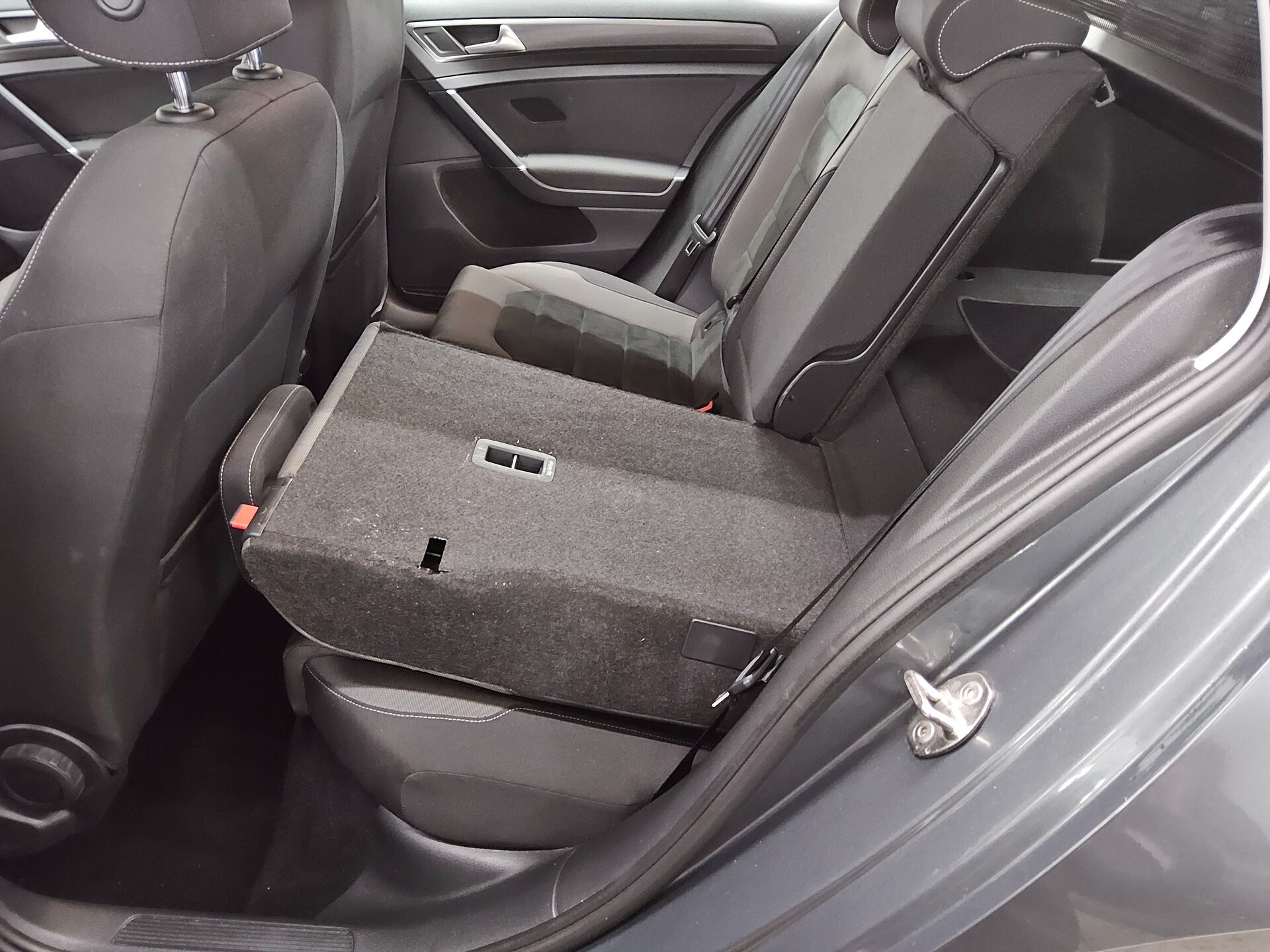 Volkswagen Golf-7 Var. 2.0 TDI Comf. Navi LED ACC PDC 12