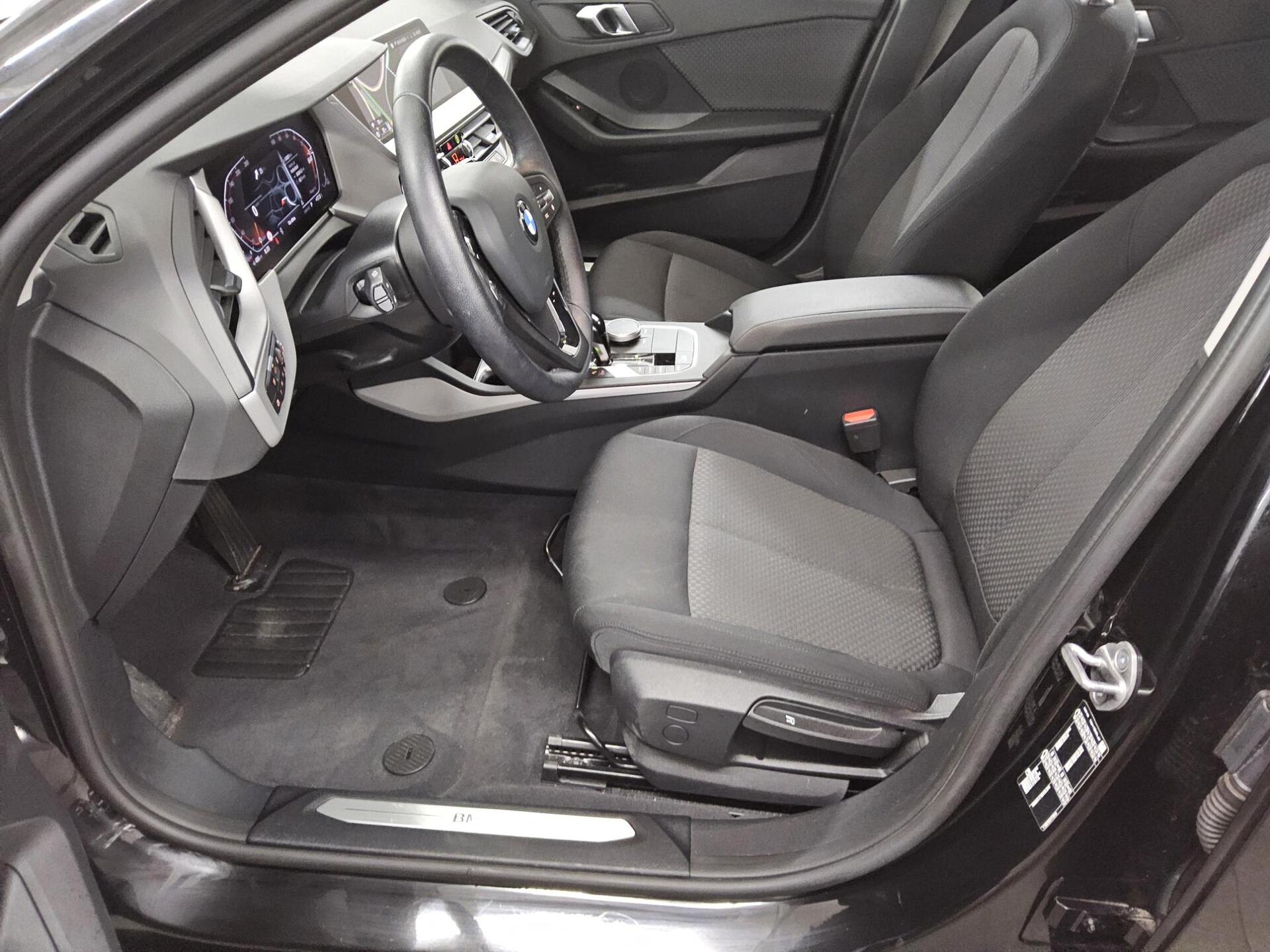 BMW 118dA Advantage Navi LED LC-Pro ACC Shz 9