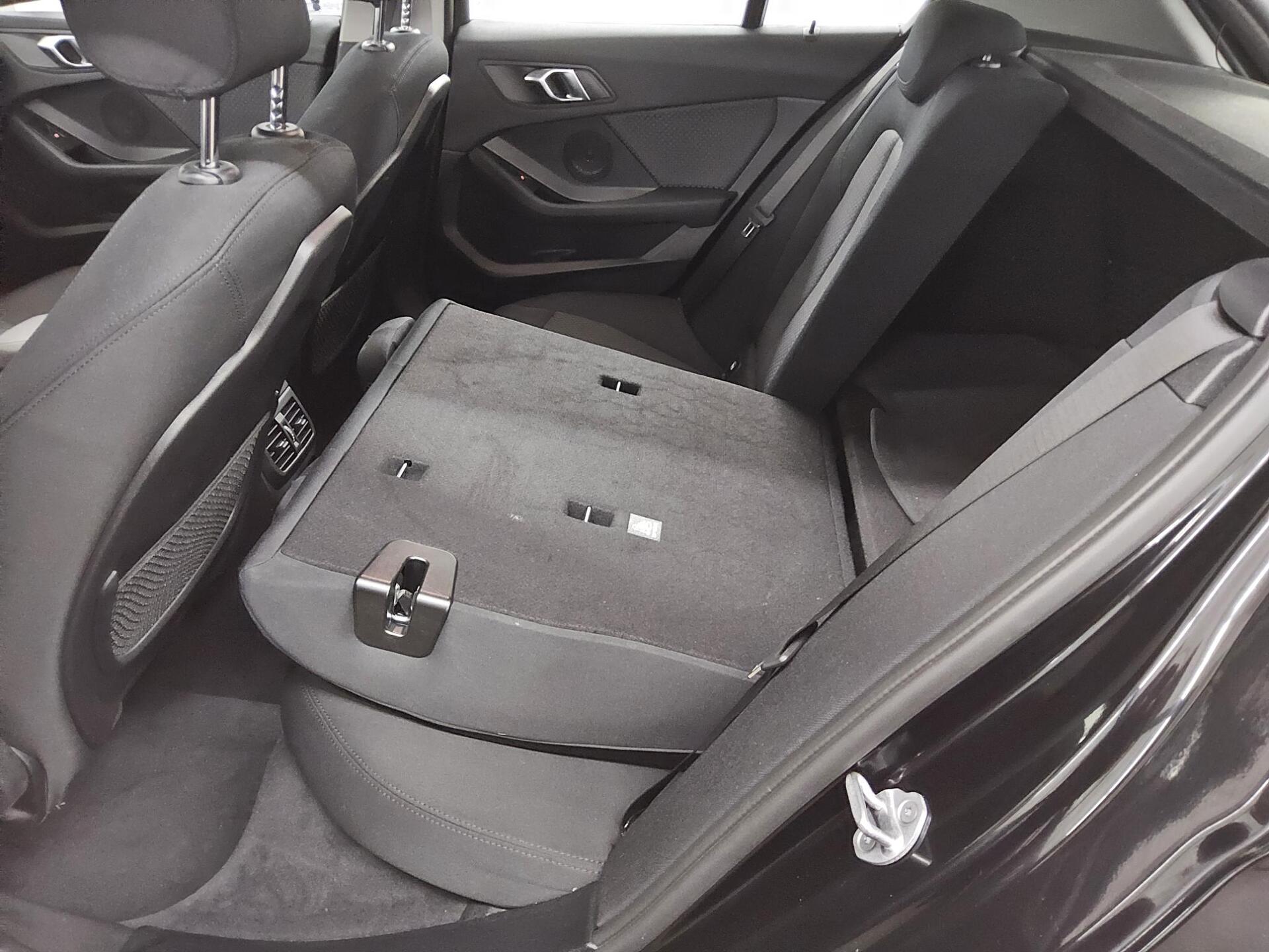 BMW 118dA Advantage Navi LED LC-Pro ACC Shz 13