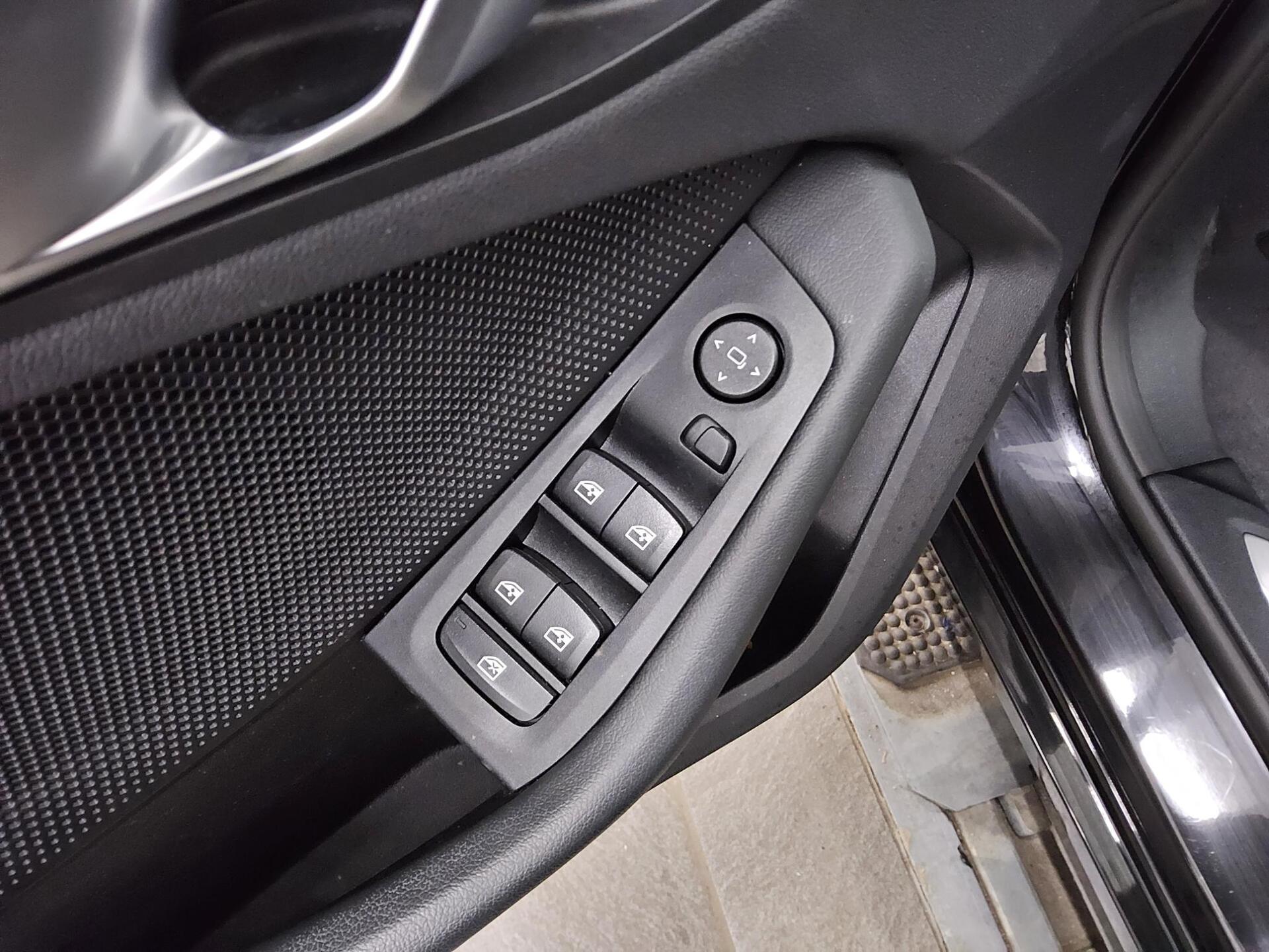 BMW 118dA Advantage Navi LED LC-Pro ACC Shz 10