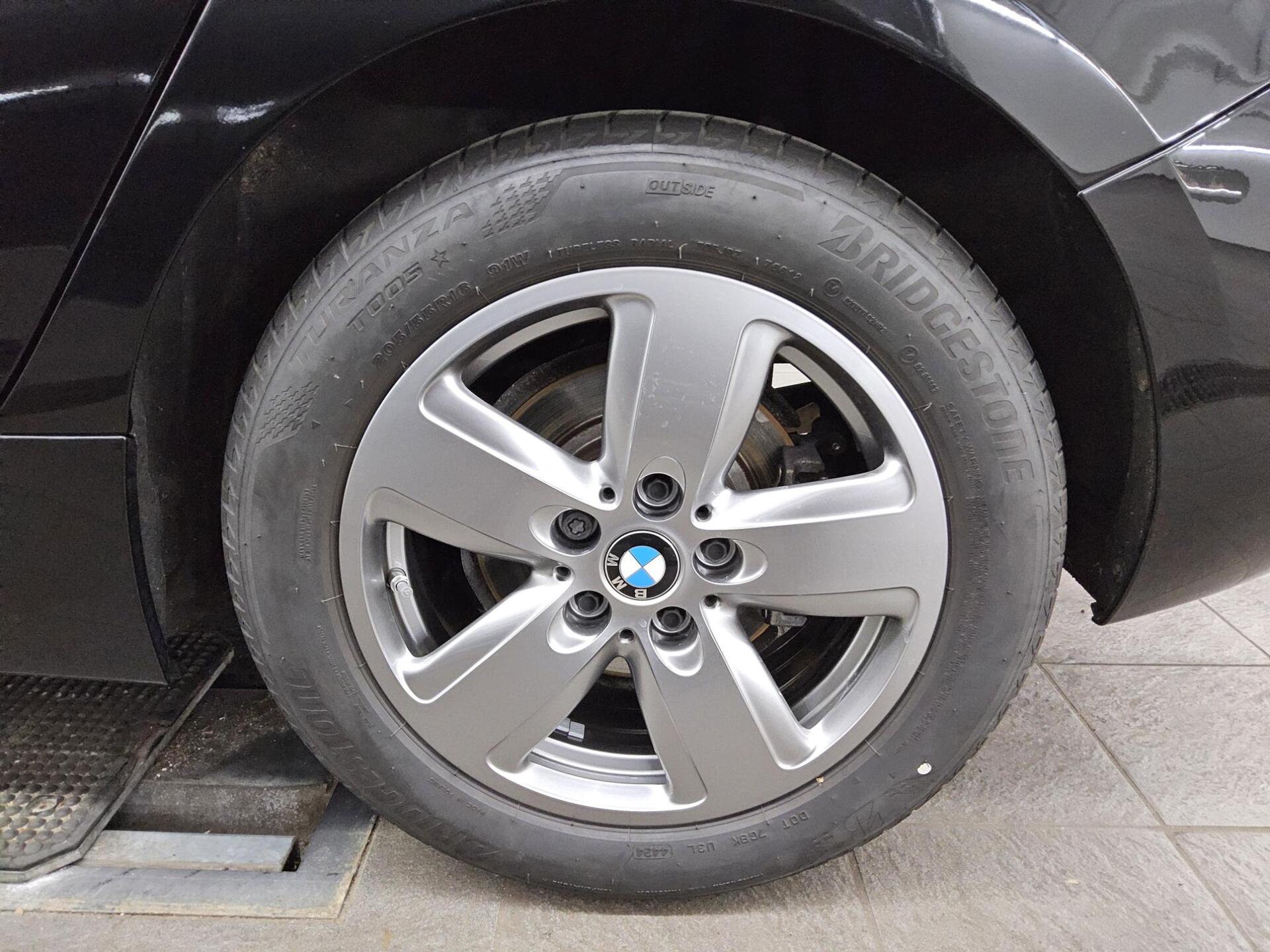 BMW 118dA Advantage Navi LED LC-Pro ACC Shz 11