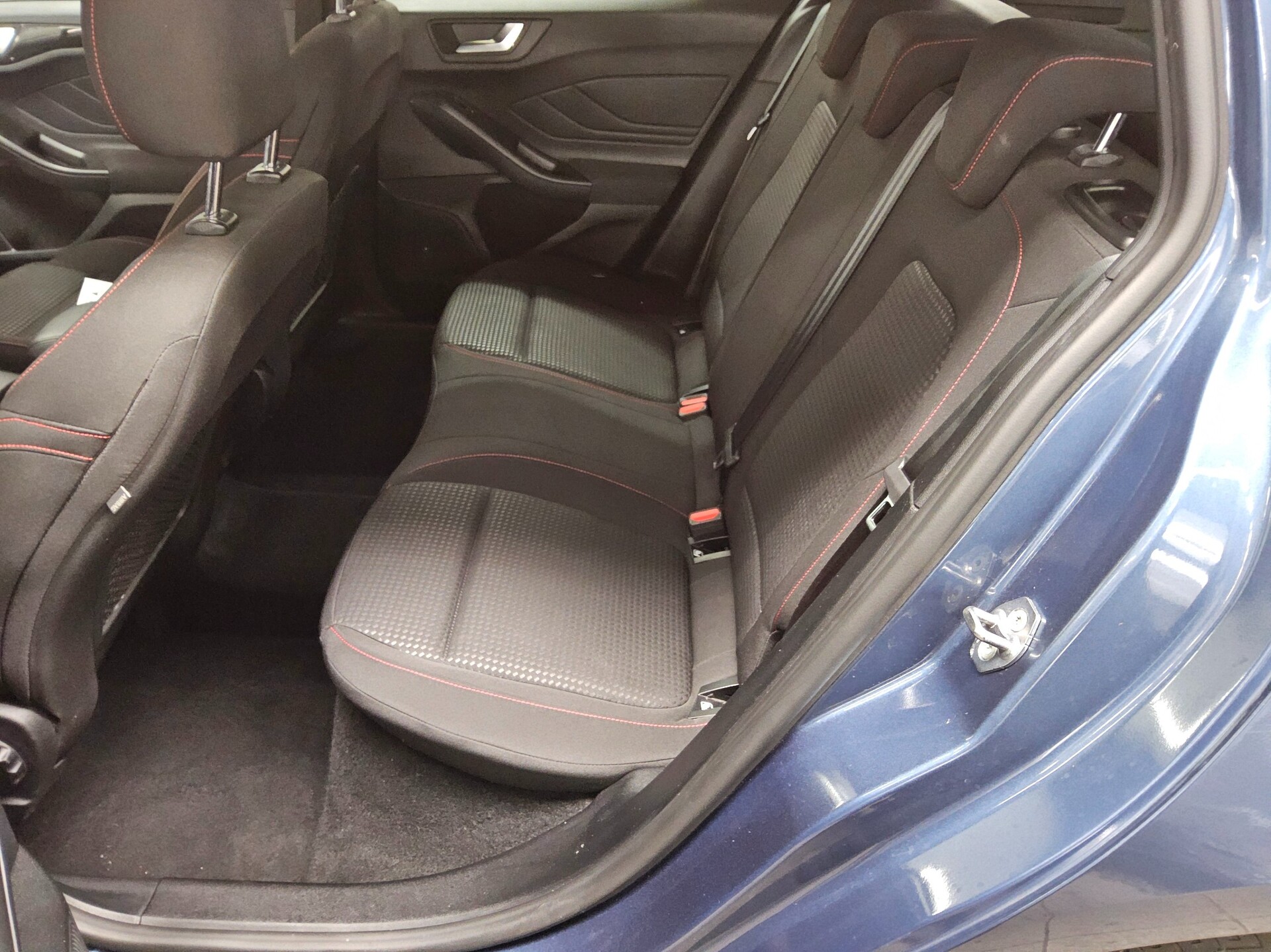 Ford Focus Turnier 1.5 EB ST-Line Navi LED RfK PDC 13