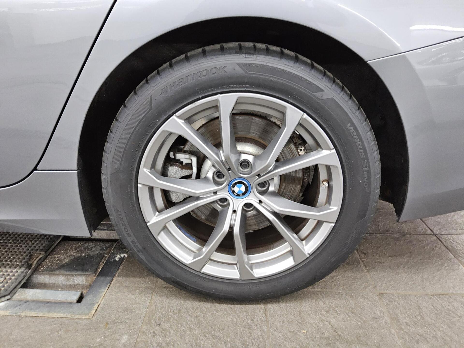 BMW 320e Touring T-Leder Curved Navi LED AHK ACC 11