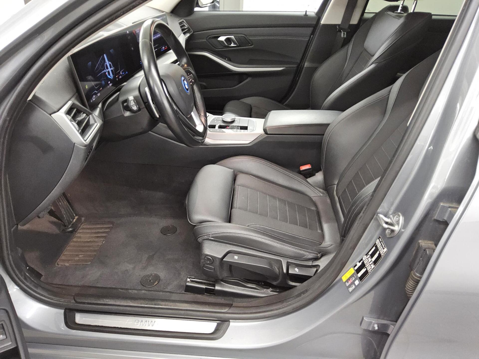 BMW 320e Touring T-Leder Curved Navi LED AHK ACC 9