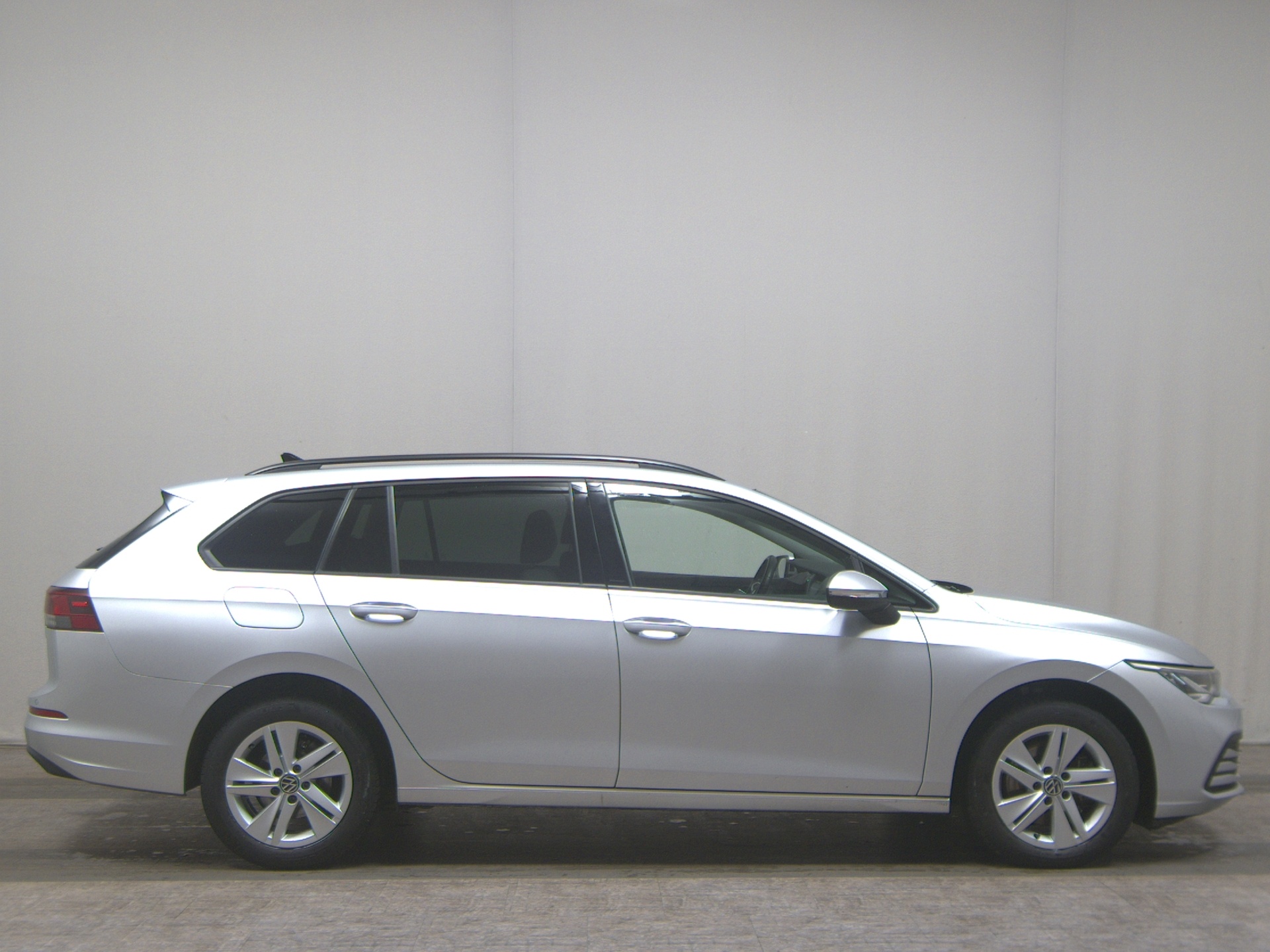 Volkswagen Golf-8 Var. 2.0 TDI Life Navi LED AID AHK ACC