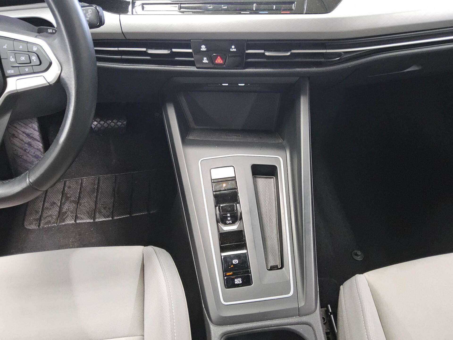 Volkswagen Golf-8 Var. 2.0 TDI Life Navi LED AID AHK ACC 6