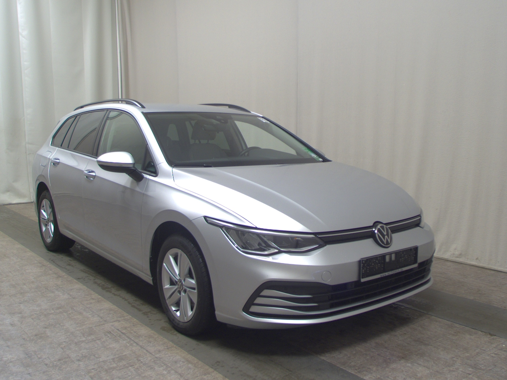 Volkswagen Golf-8 Var. 2.0 TDI Life Navi LED AID AHK ACC 3