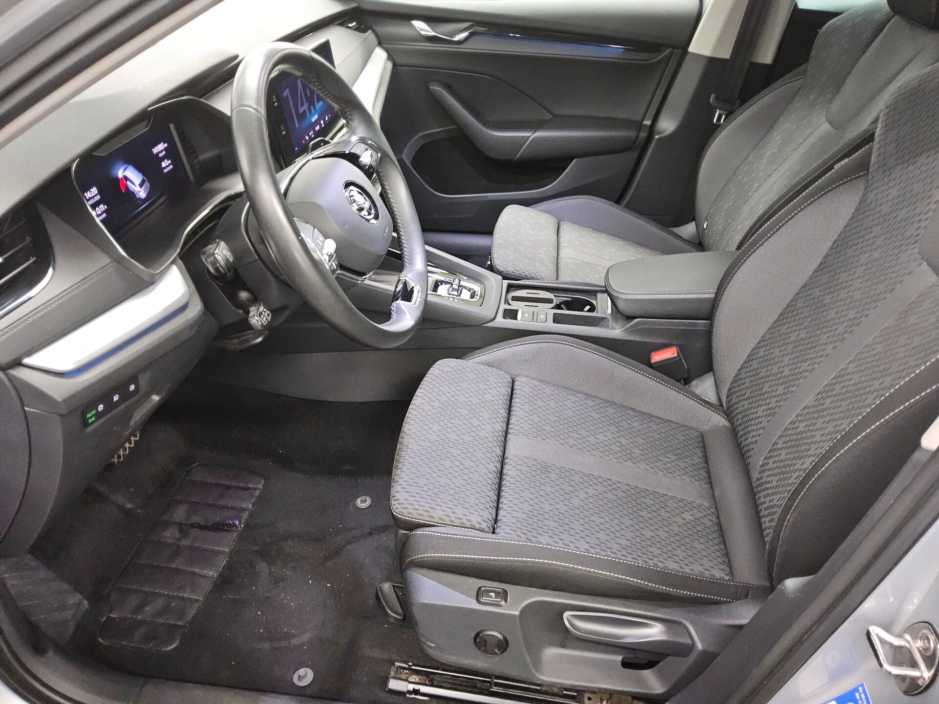 Skoda Octavia Kombi 2.0 TDI Ambition Navi LED vc AHK 9