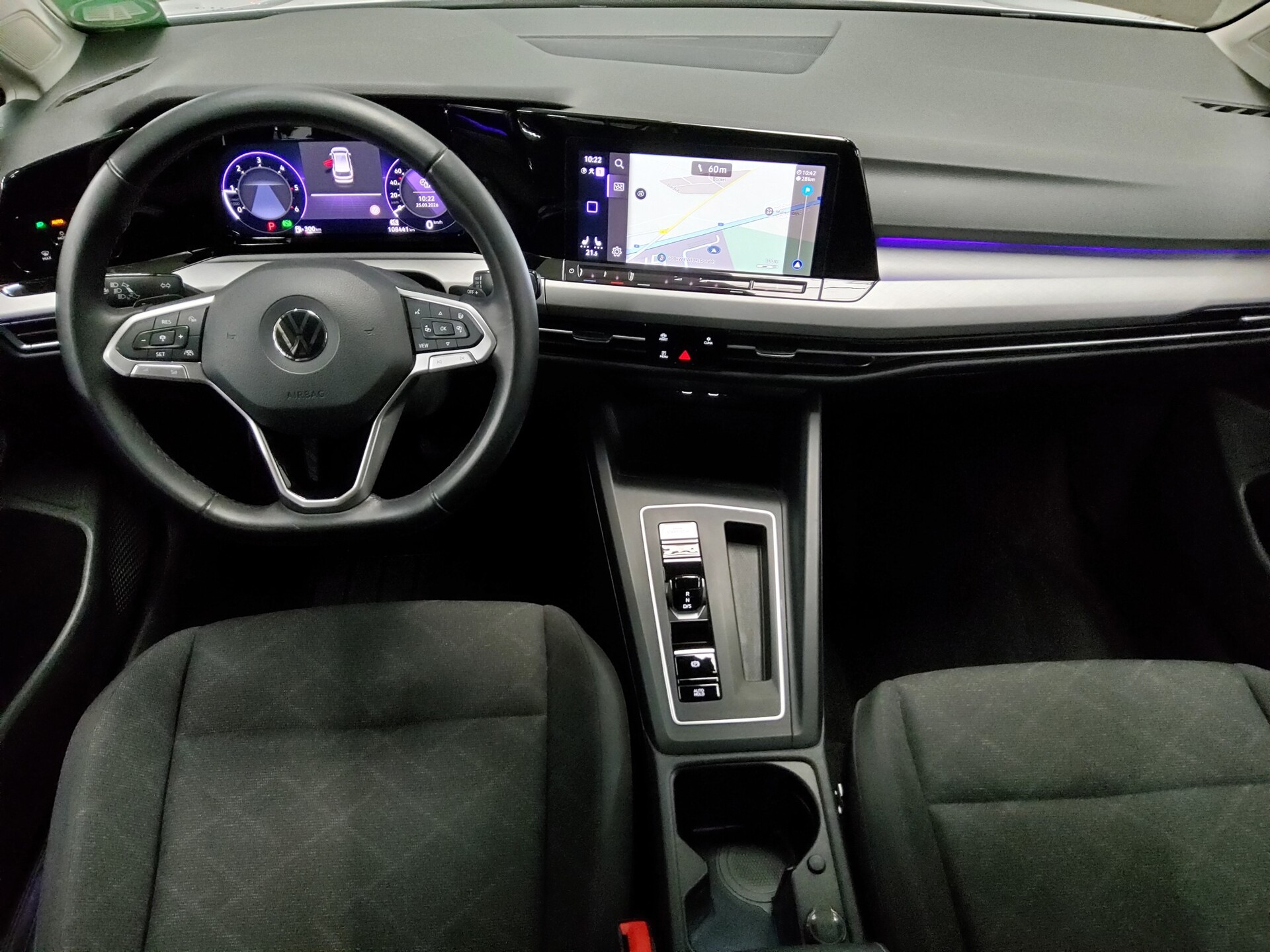 Volkswagen Golf-8 Var. 2.0 TDI Life Navi LED DC ACC PDC Shz 5