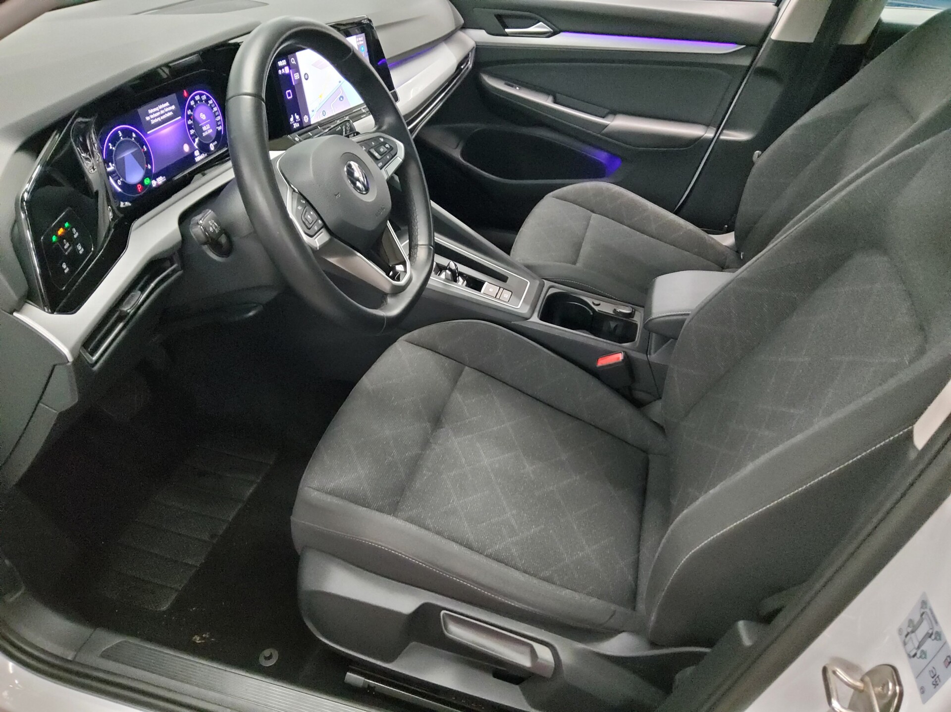 Volkswagen Golf-8 Var. 2.0 TDI Life Navi LED DC ACC PDC Shz 9