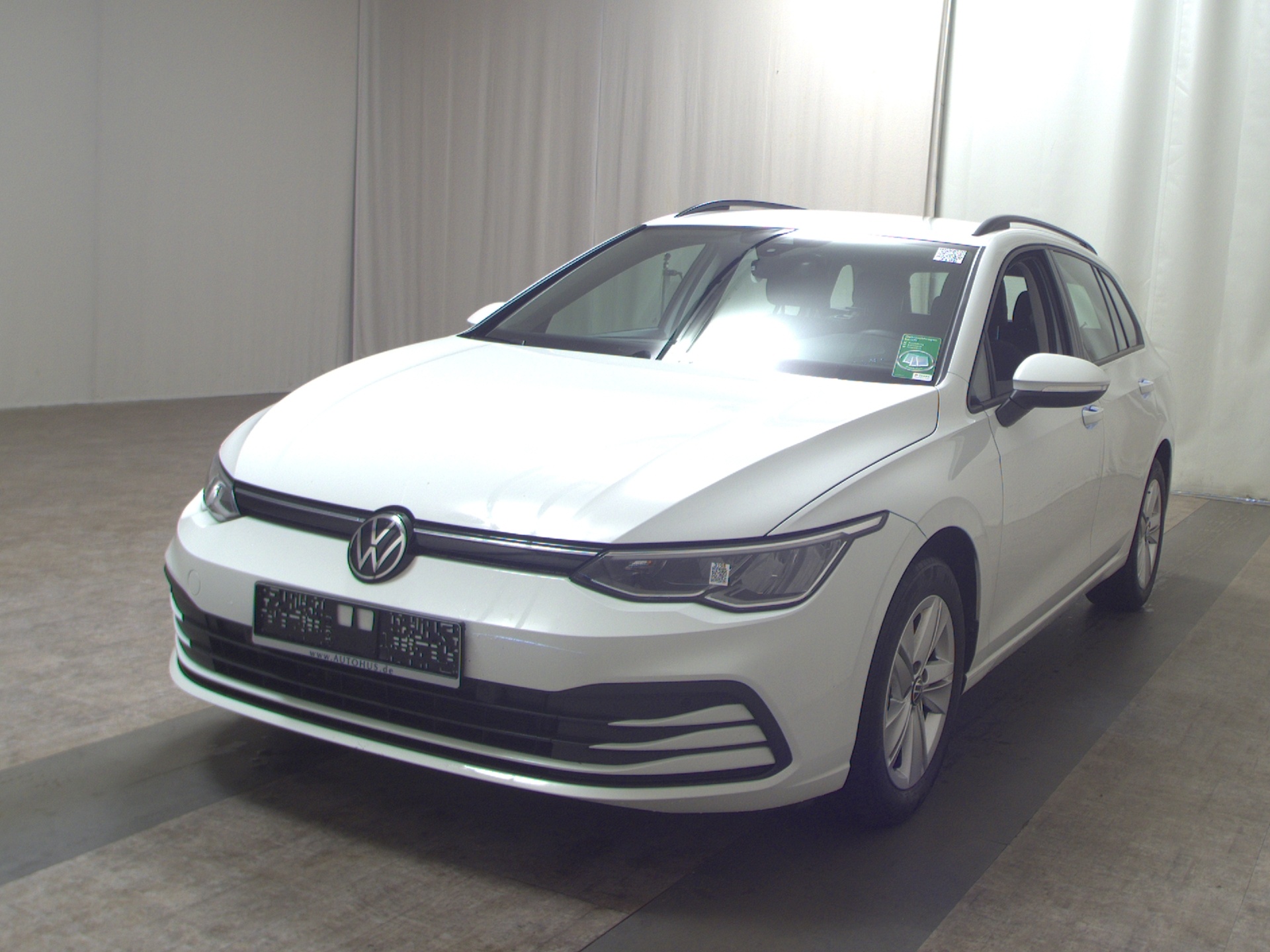 Volkswagen Golf-8 Var. 2.0 TDI Life Navi LED DC ACC PDC Shz 2