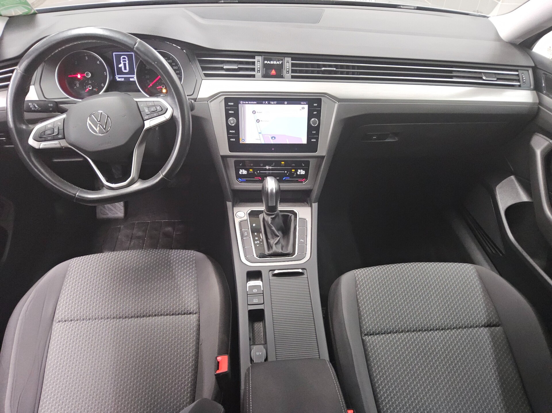 Volkswagen Passat Var. 2.0 TDI Navi LED RFK AHK Shz PDC 5