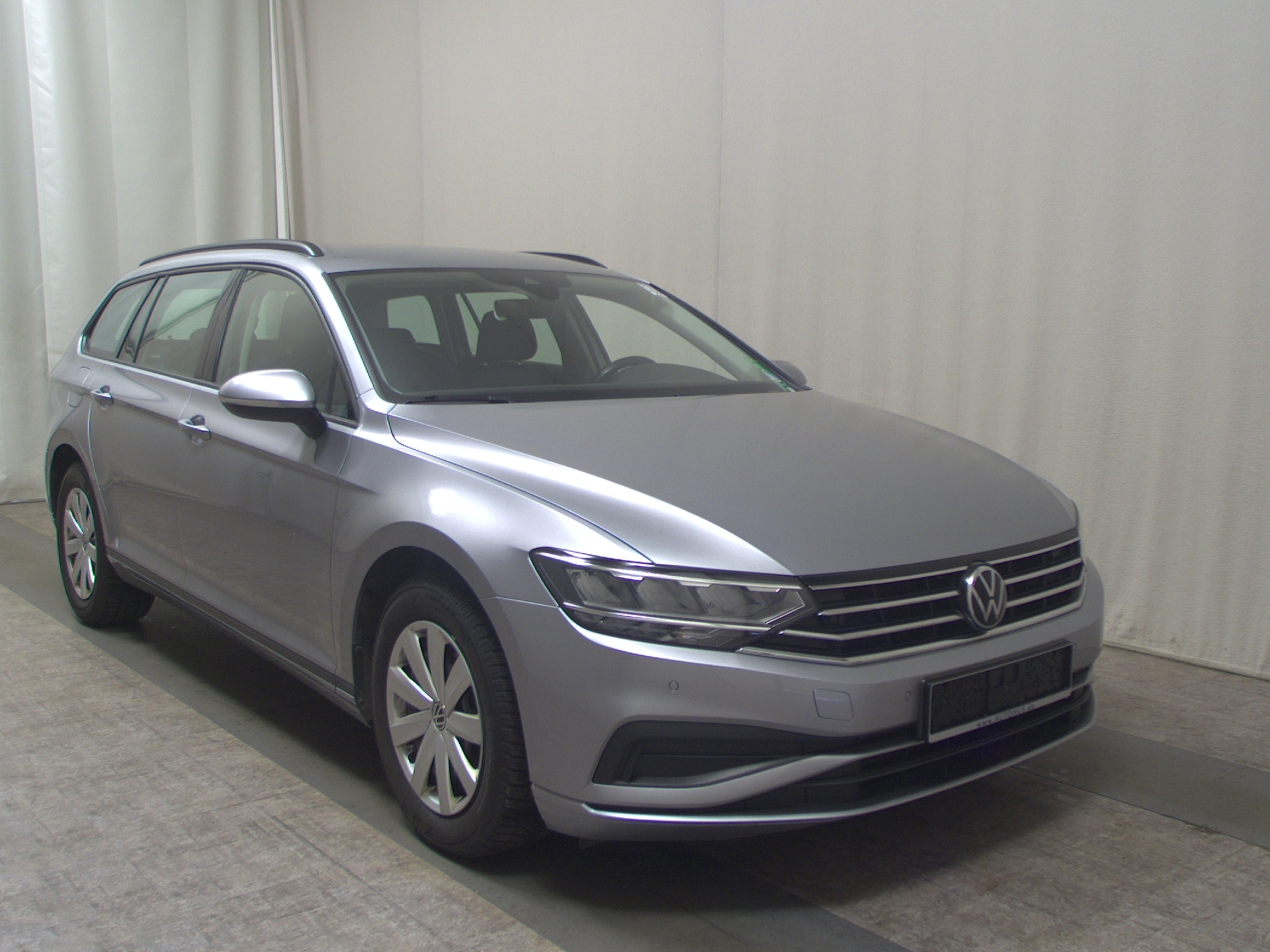 Volkswagen Passat Var. 2.0 TDI Navi LED RFK AHK Shz PDC 3