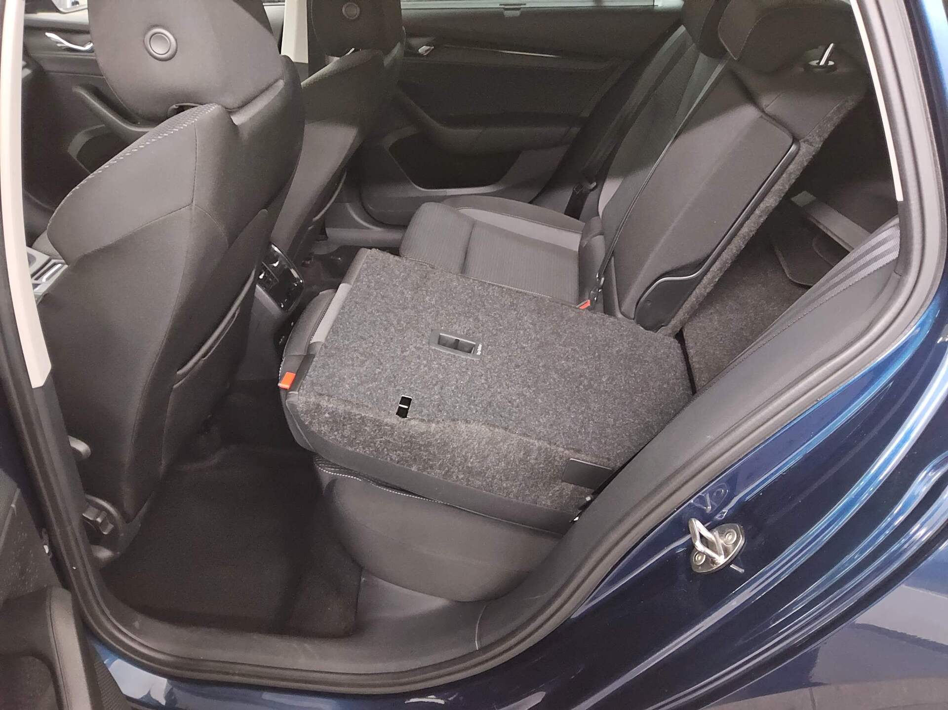 Skoda Octavia Kombi 2.0 TDI Ambition Navi LED vc 4xShz 13