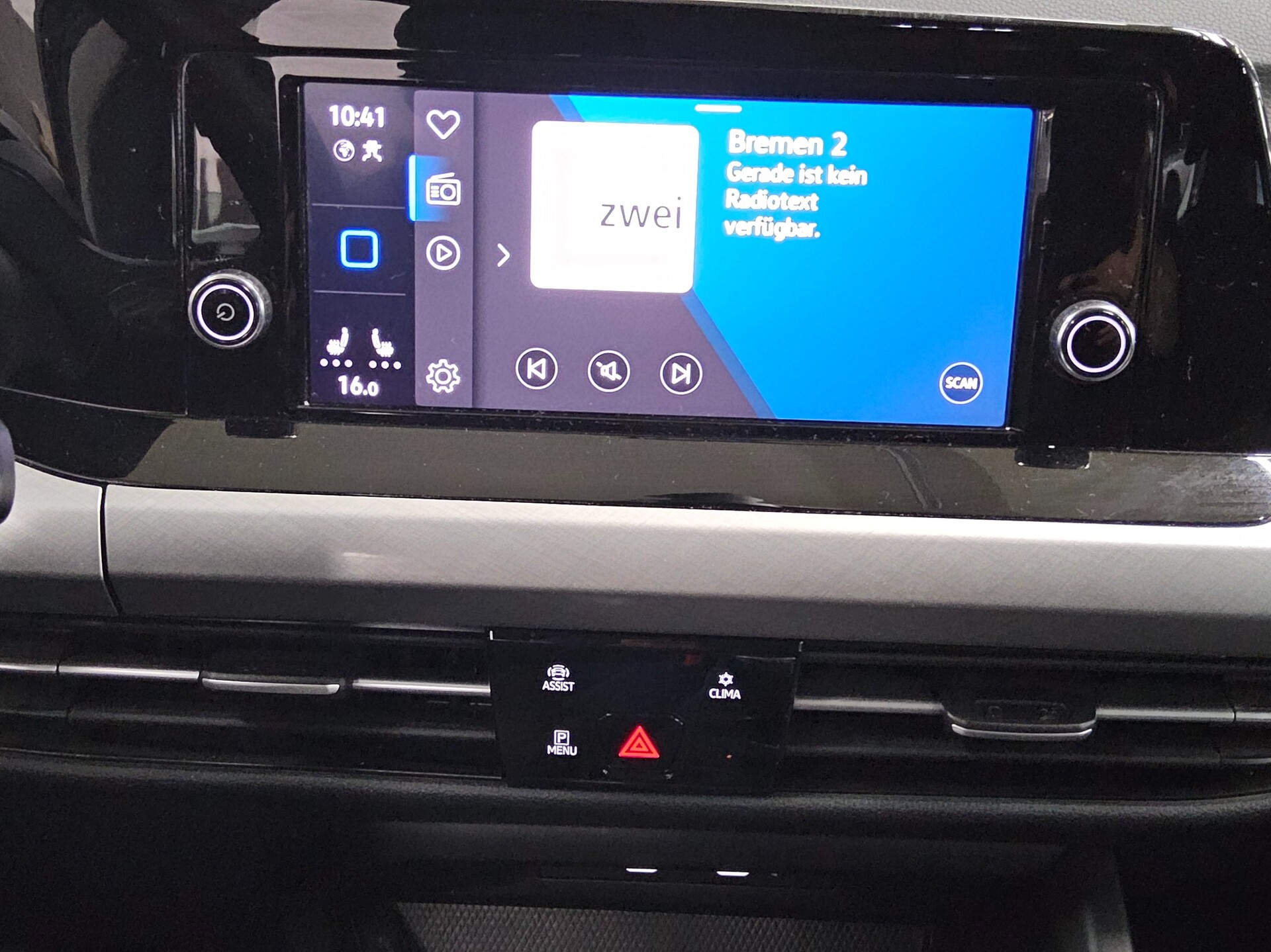 Volkswagen Golf-8 Var. 2.0 TDI Life LED DC PDC Shz BT 7