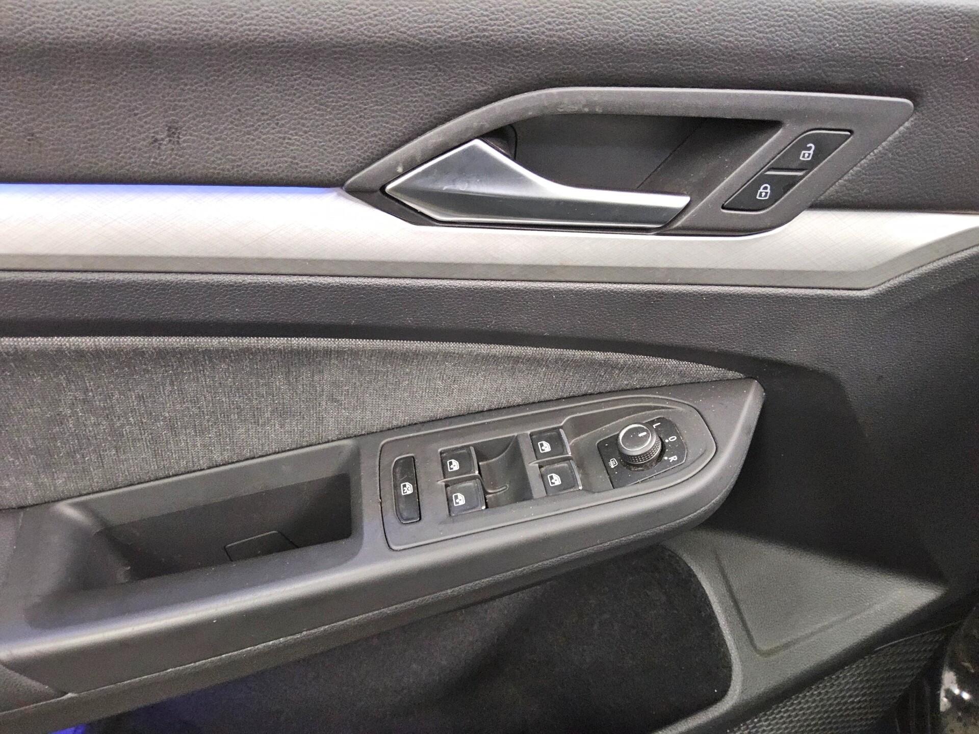 Volkswagen Golf-8 Var. 2.0 TDI Life LED DC PDC Shz BT 10