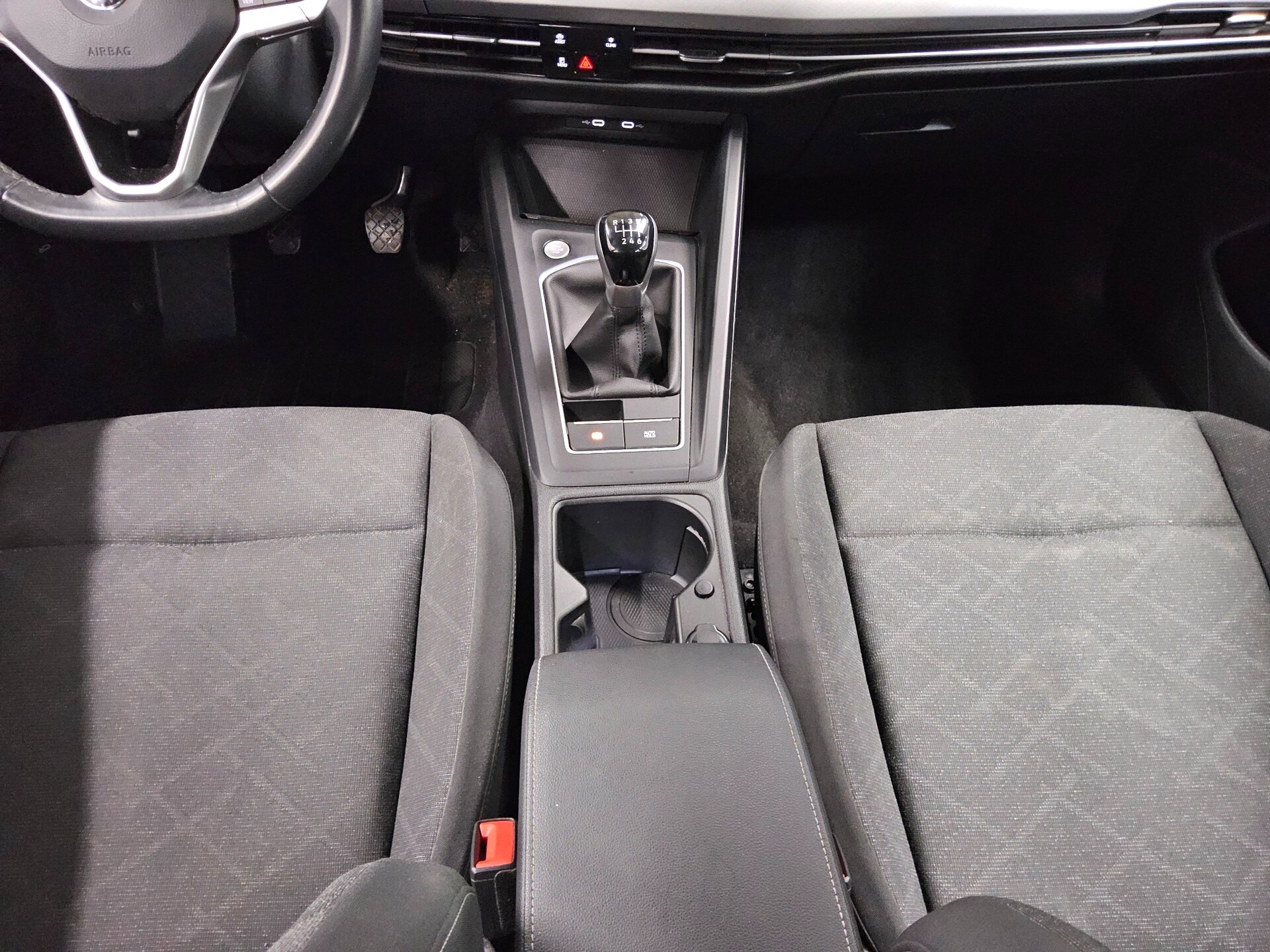 Volkswagen Golf-8 Var. 2.0 TDI Life LED DC PDC Shz BT 6