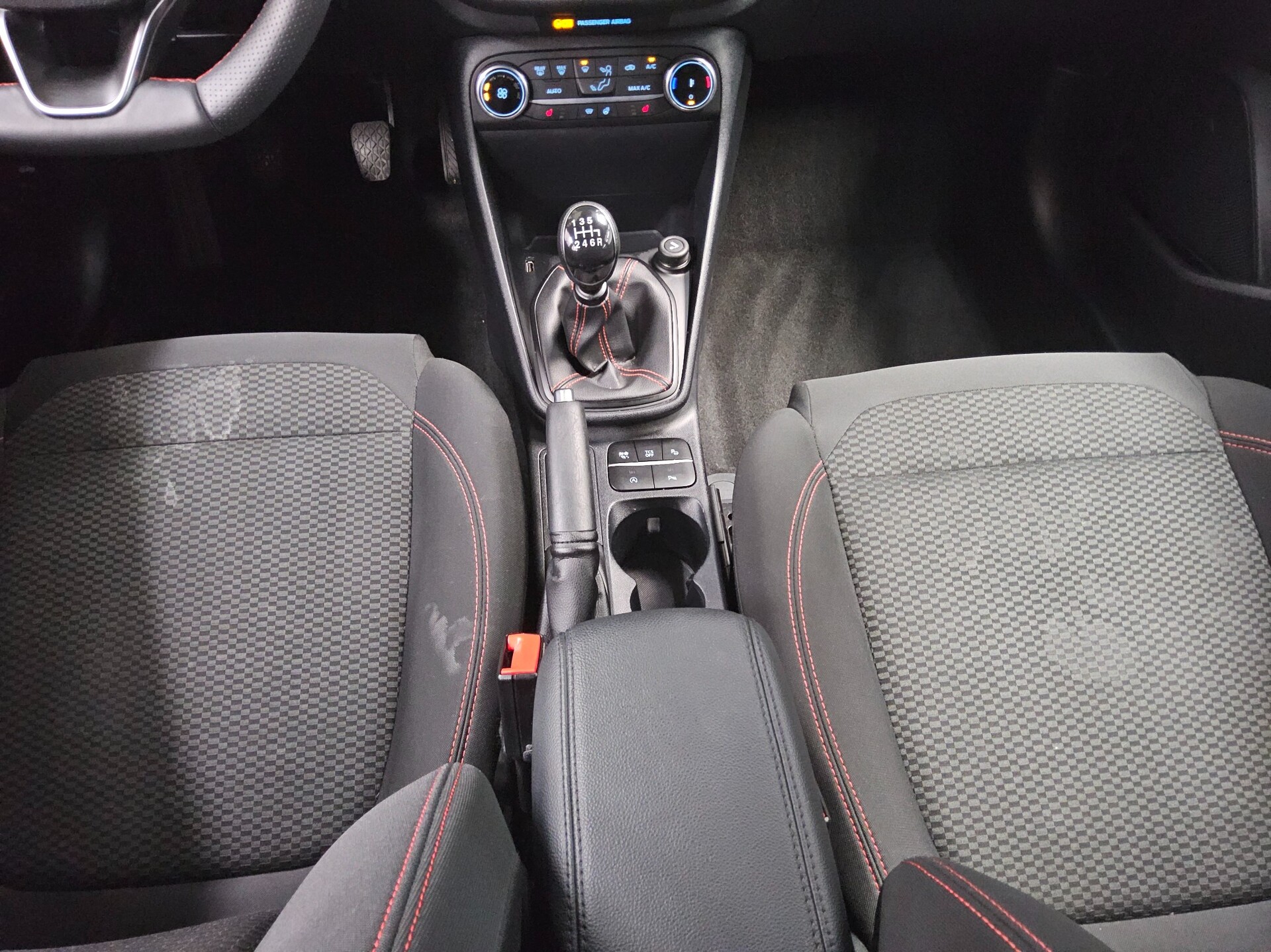 Ford Fiesta 1.0 EB ST-Line Navi LED ACC Shz PDC BT 6