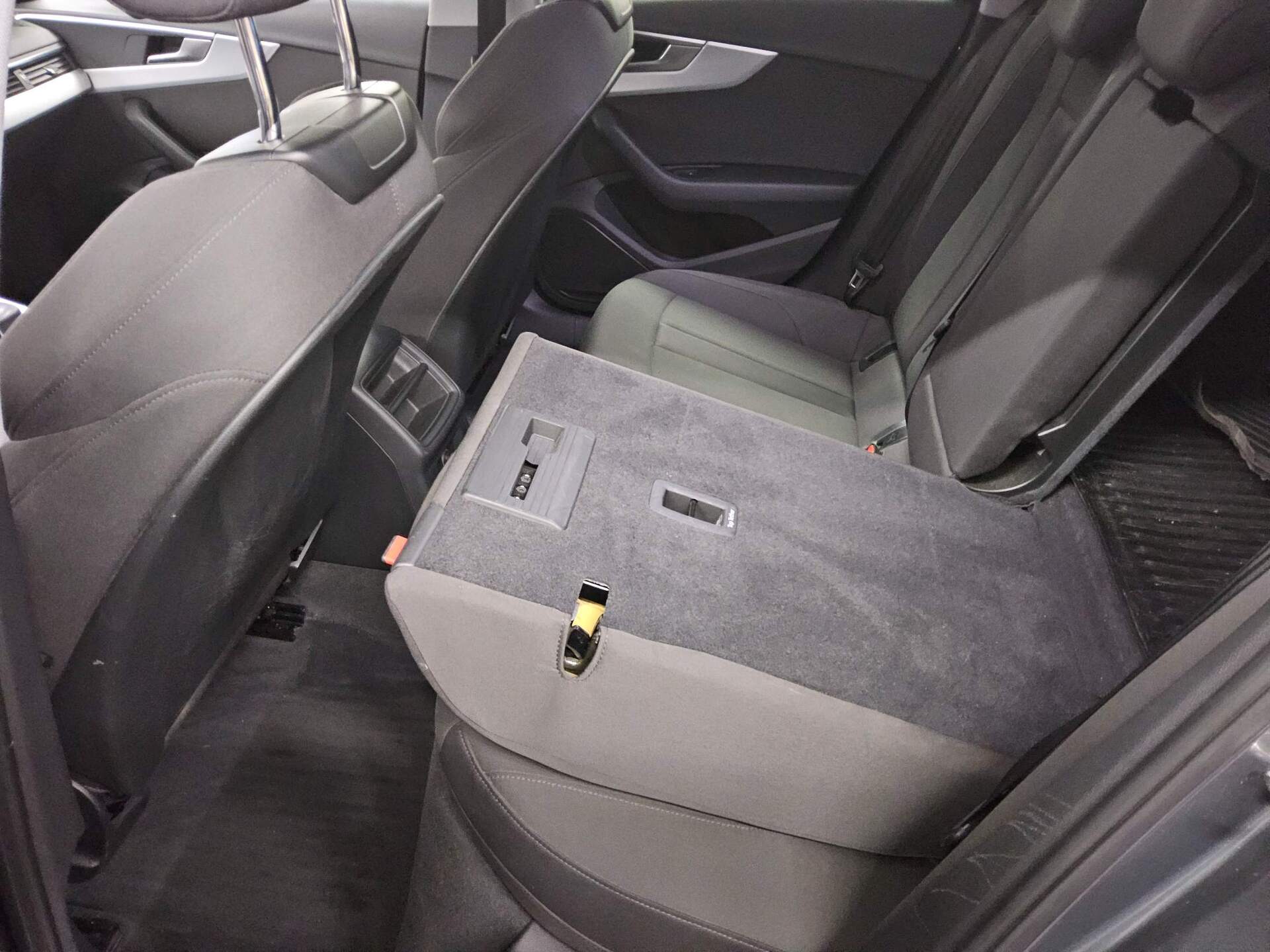 Audi A4 Avant 40 TDI sport Navi Xenon AHK 12