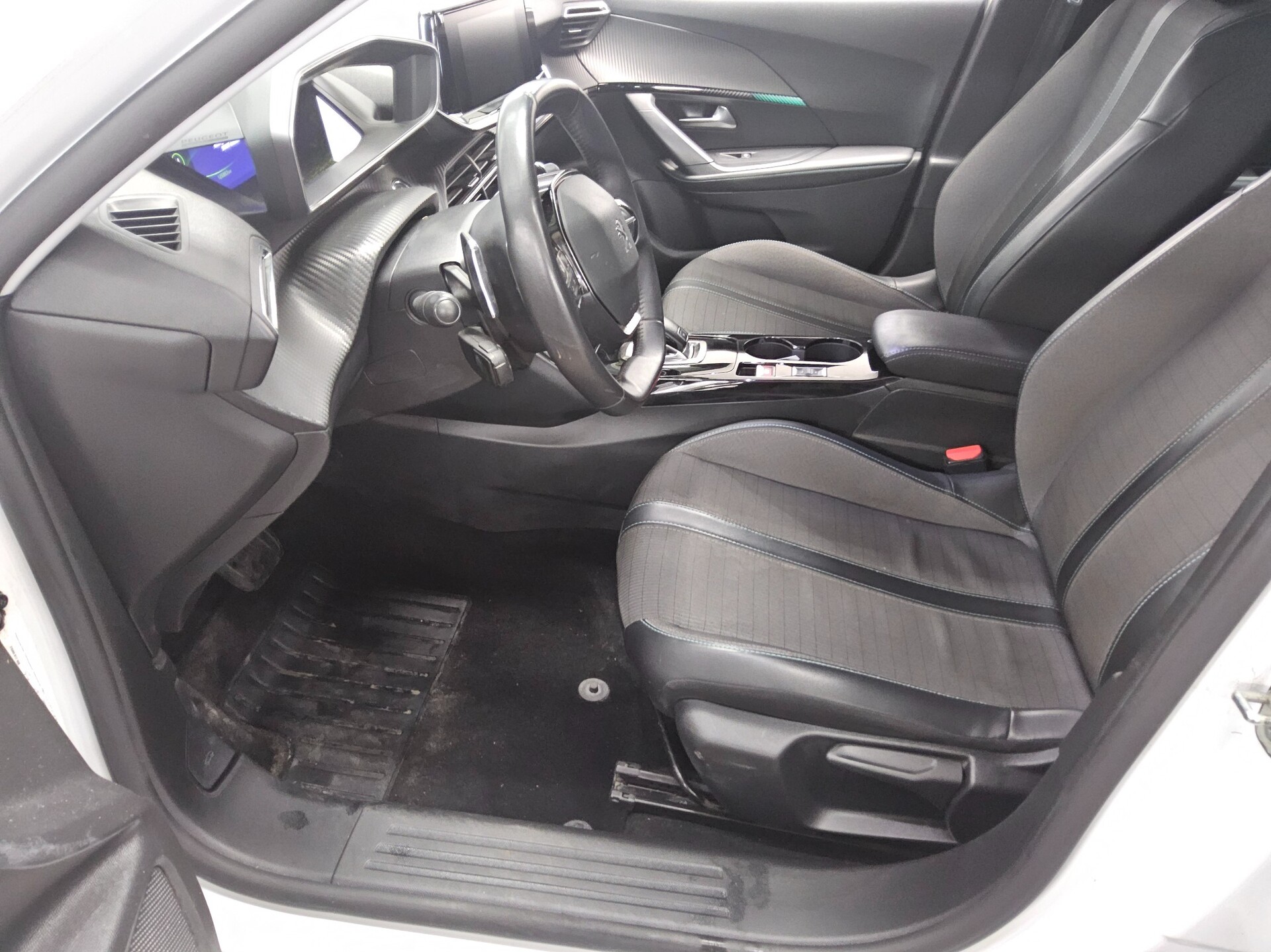 Peugeot 2008 1.5 BlueHDi 130 Allure T-Leder LED RfK ACC 9