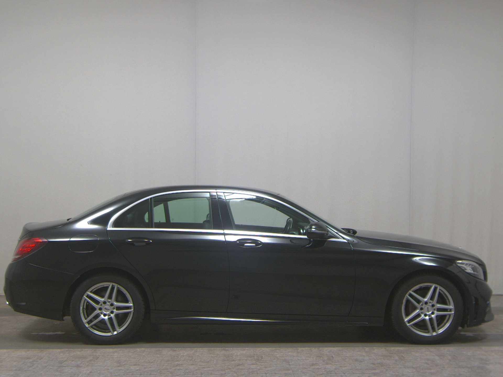 Mercedes-Benz C 200 AMG-Line Navi LED Distronic+