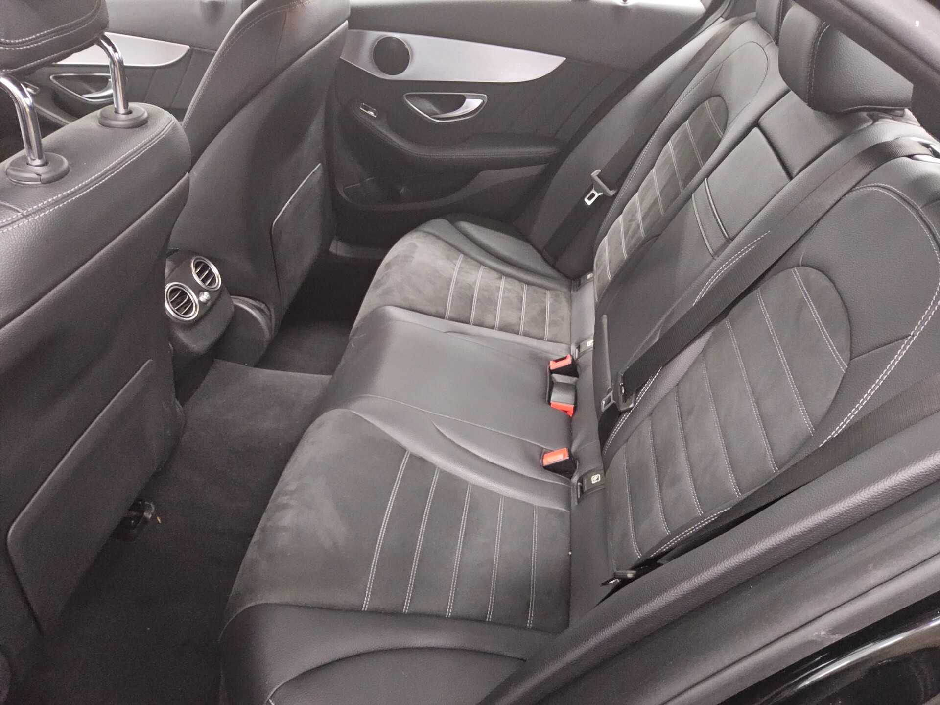 Mercedes-Benz C 200 AMG-Line Navi LED Distronic+ 13