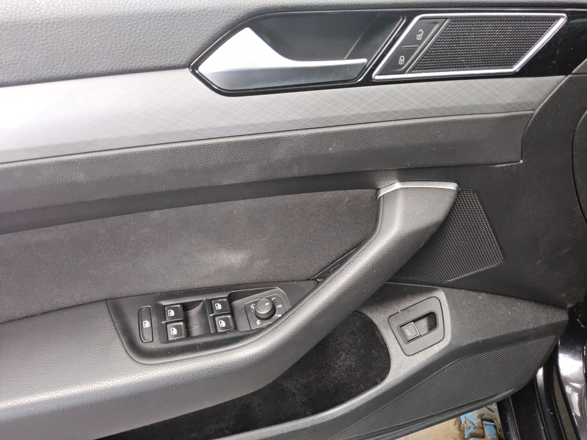 Volkswagen Passat Var. 2.0 TDI Business Navi LED Pano AHK 9