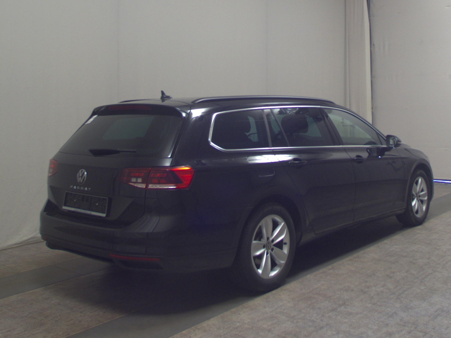 Volkswagen Passat Var. 2.0 TDI Business Navi LED Pano AHK 4
