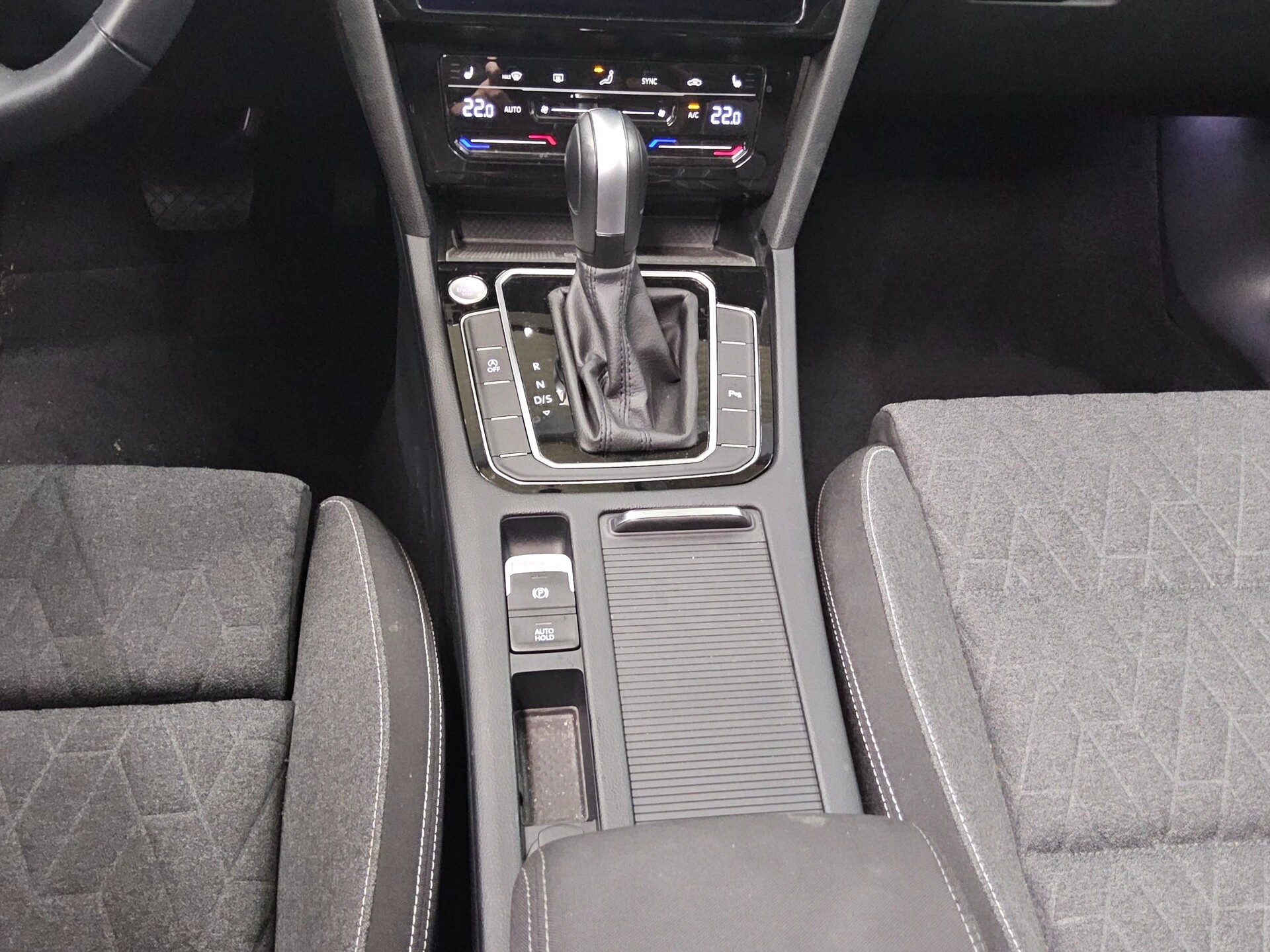 Volkswagen Passat Var. 2.0 TDI Business Navi LED Pano AHK 6