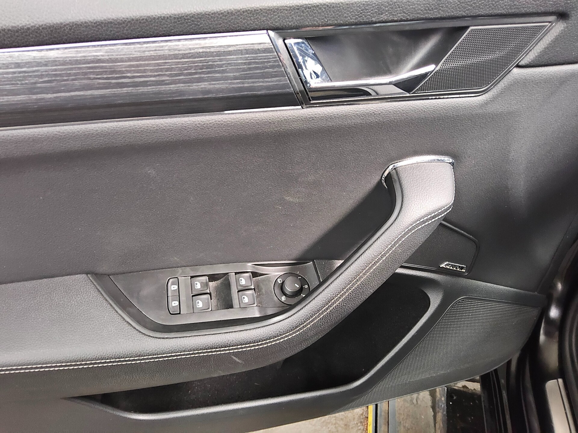 Skoda Superb Kombi 2.0 TDI Style Navi AHK PDC ACC Shz 9