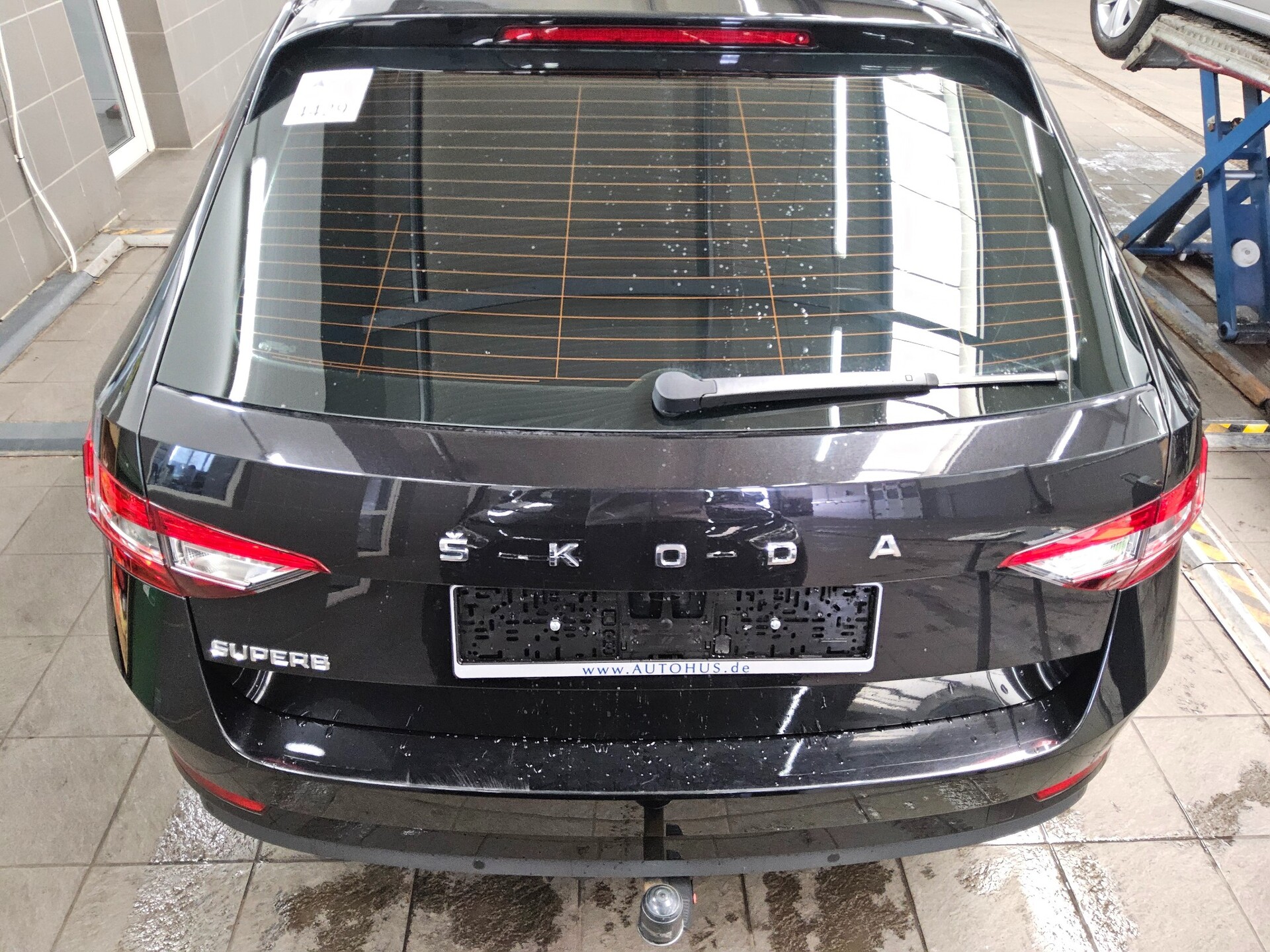 Skoda Superb Kombi 2.0 TDI Style Navi AHK PDC ACC Shz 11