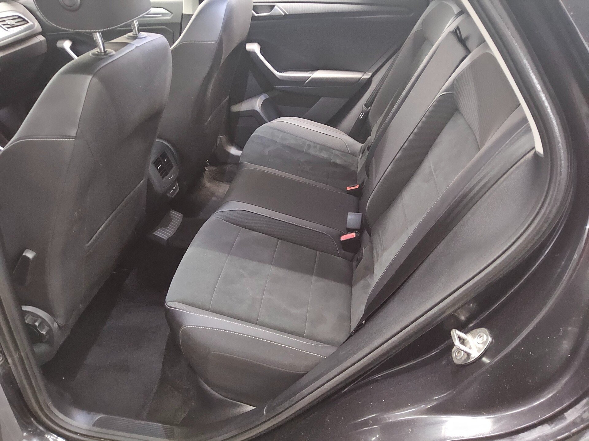 Volkswagen T-Roc 2.0 TDI Style Navi vor. LED AID RfK AHK 13