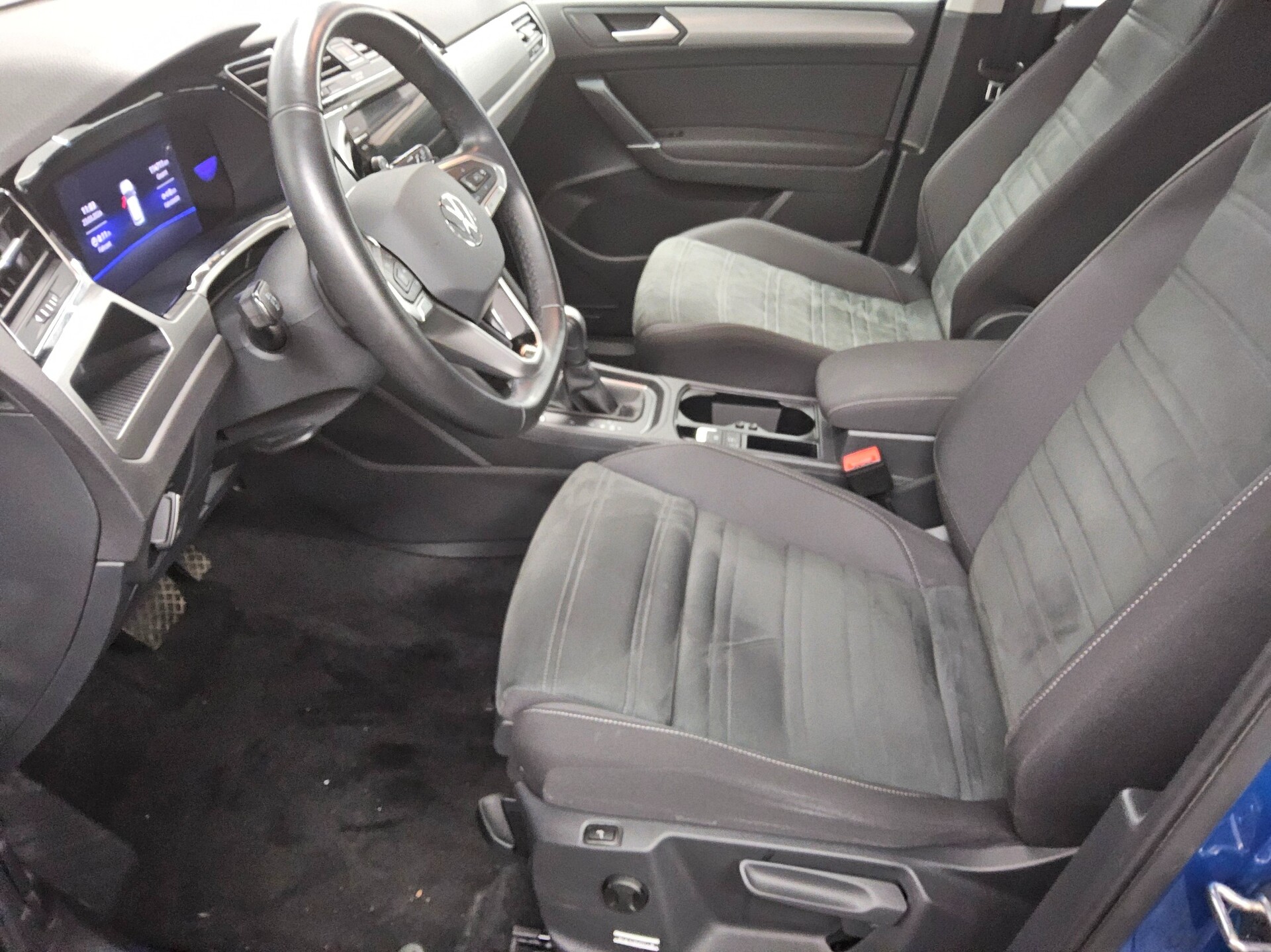 Volkswagen Touran 2.0 TDI Comf. Navi AID ACC Shz PDC BT 9