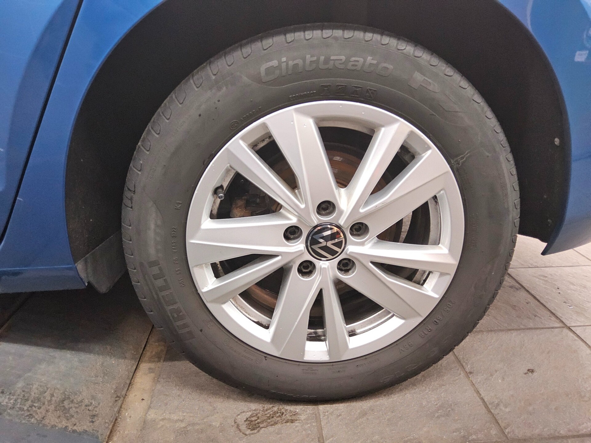 Volkswagen Touran 2.0 TDI Comf. Navi AID ACC Shz PDC BT 11