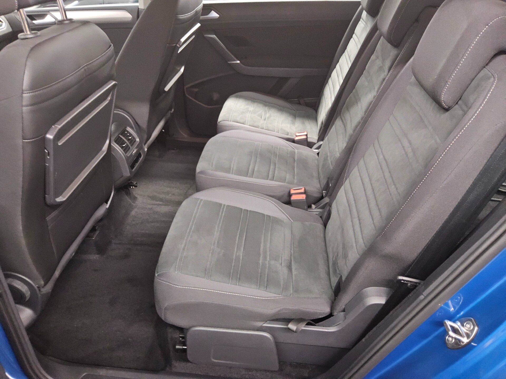 Volkswagen Touran 2.0 TDI Comf. Navi AID ACC Shz PDC BT 13