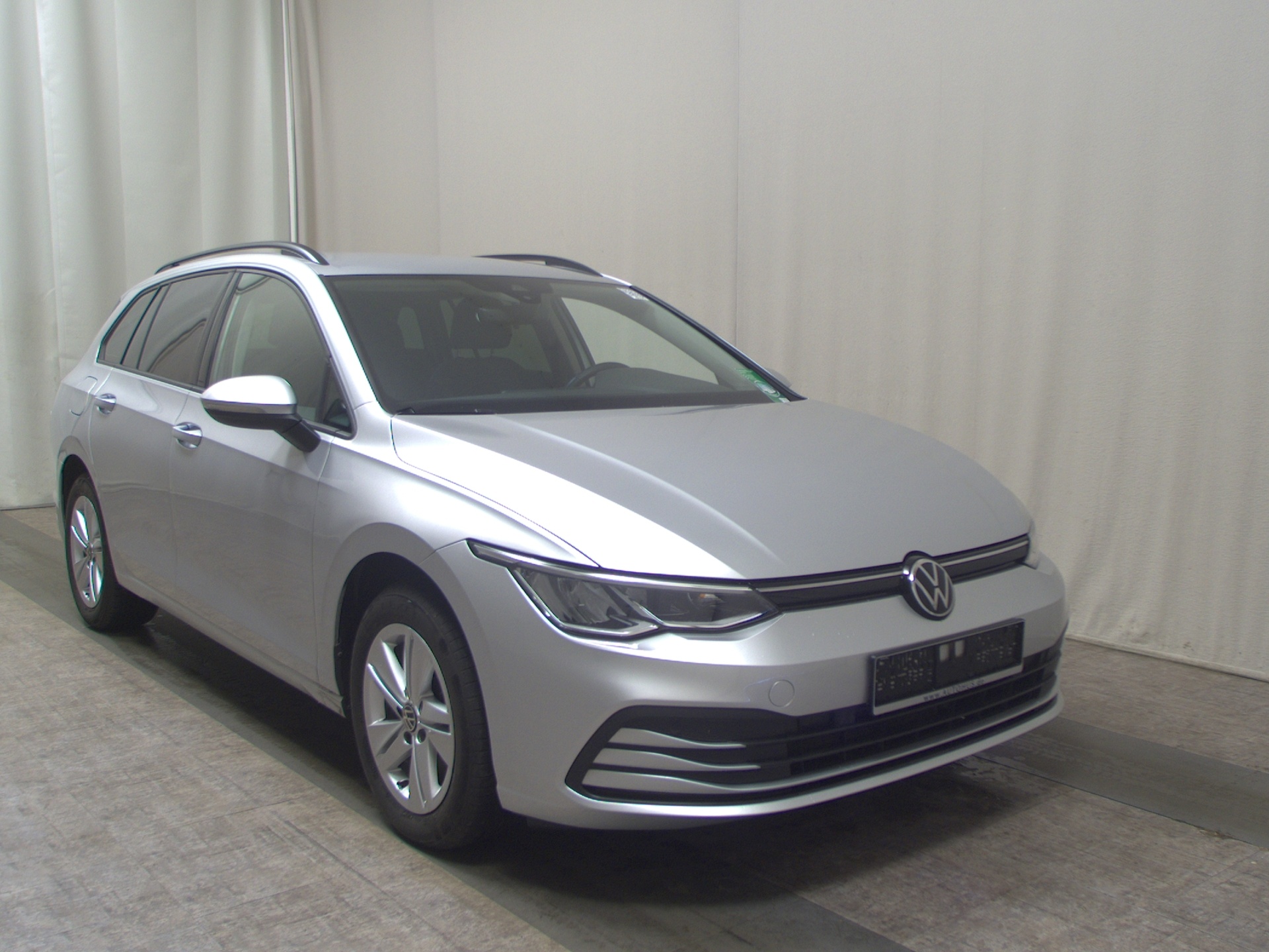 Volkswagen Golf-8 Var. 2.0 TDI Life Navi LED AID ACC Shz 3